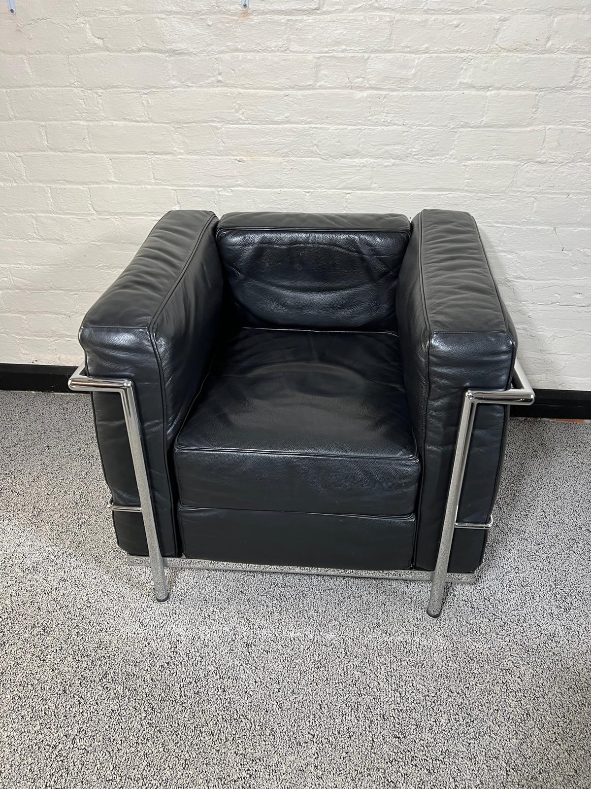 LC2 Club Chairs by Le Corbusier, Jeanneret & Perriand, Soft Black Leather In Good Condition For Sale In Bishop's Stortford, GB