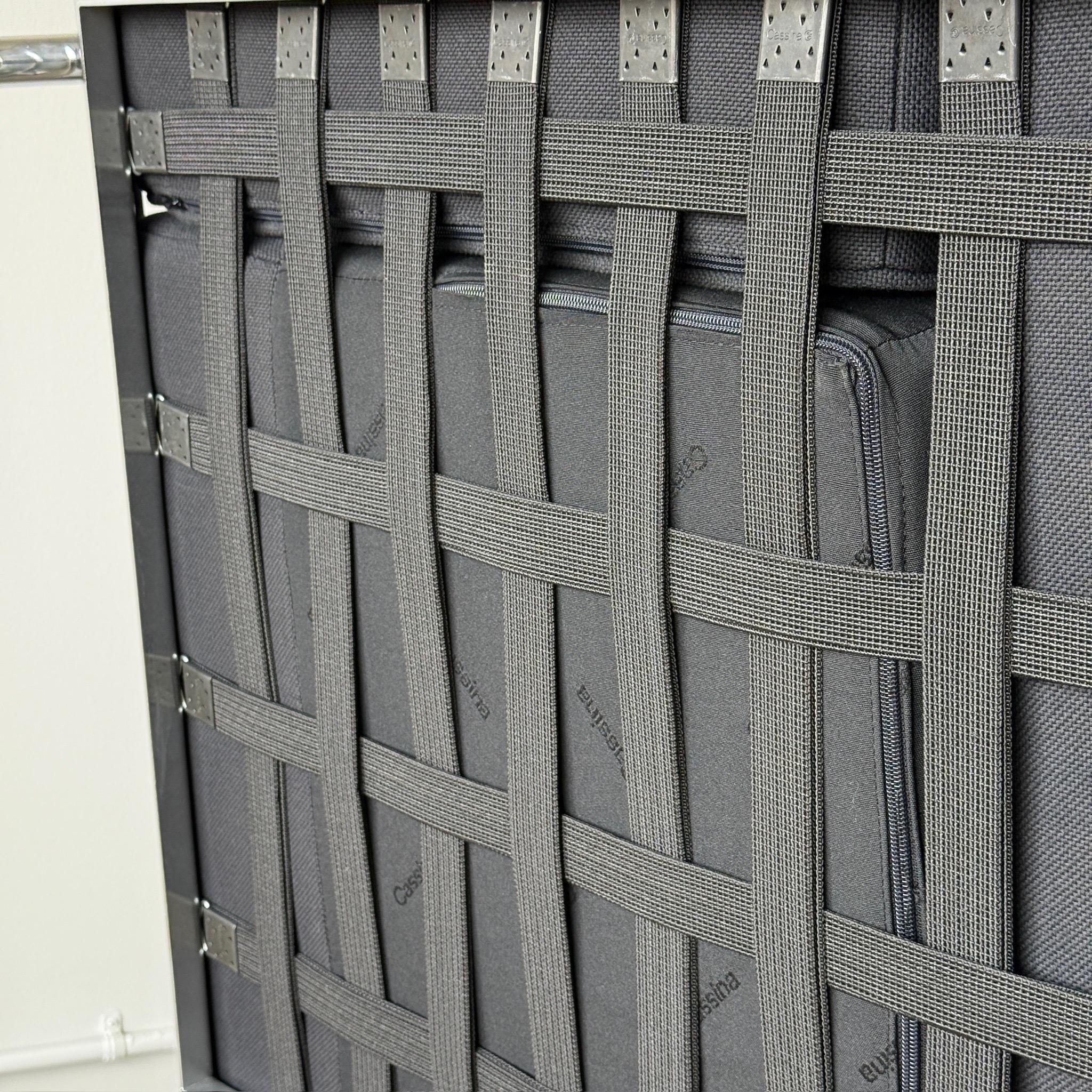 Tissu LC2 Petite Causeuse par Le Corbusier pour Cassina en vente