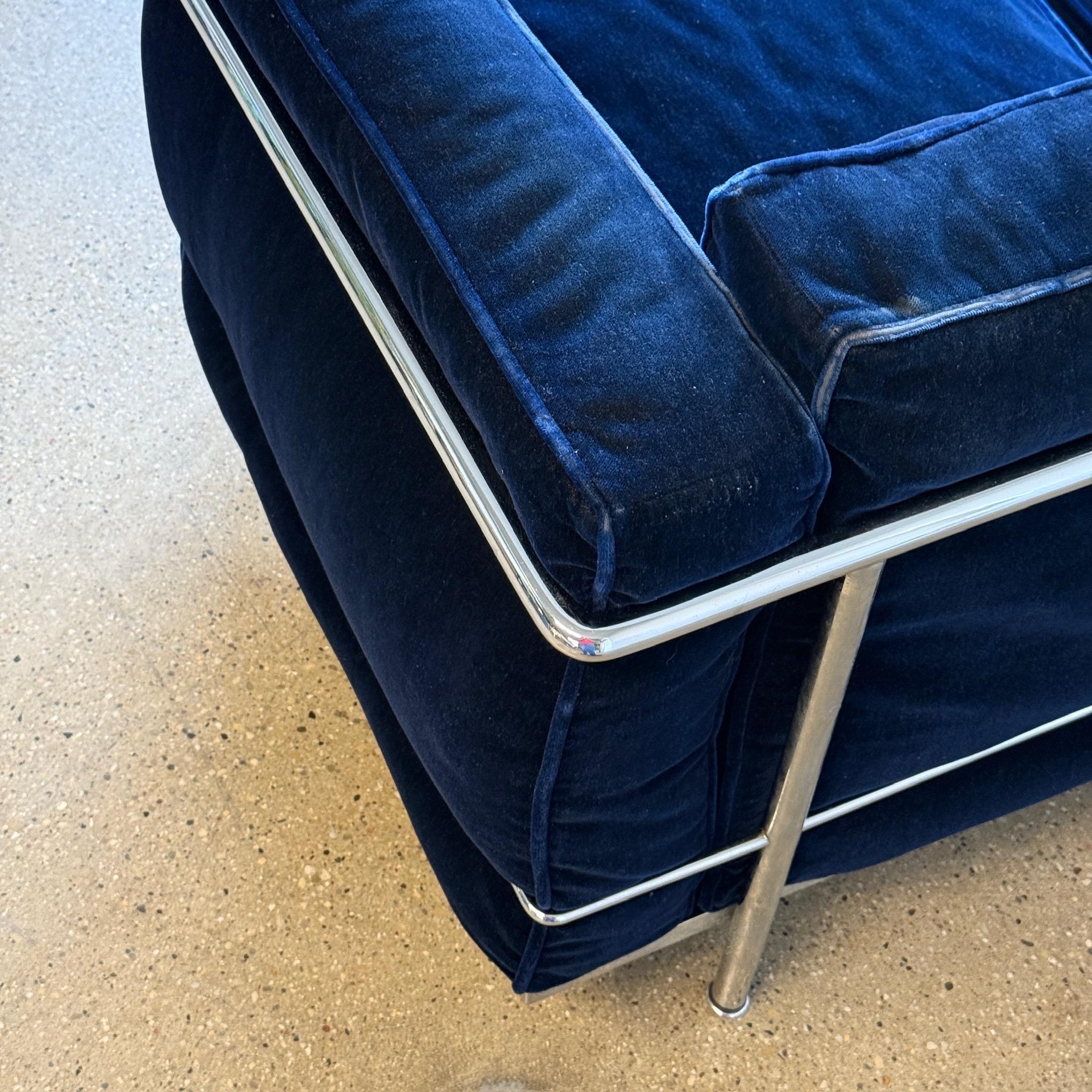 Late 20th Century LC2 Petite Sofa by Le Corbusier for Cassina For Sale