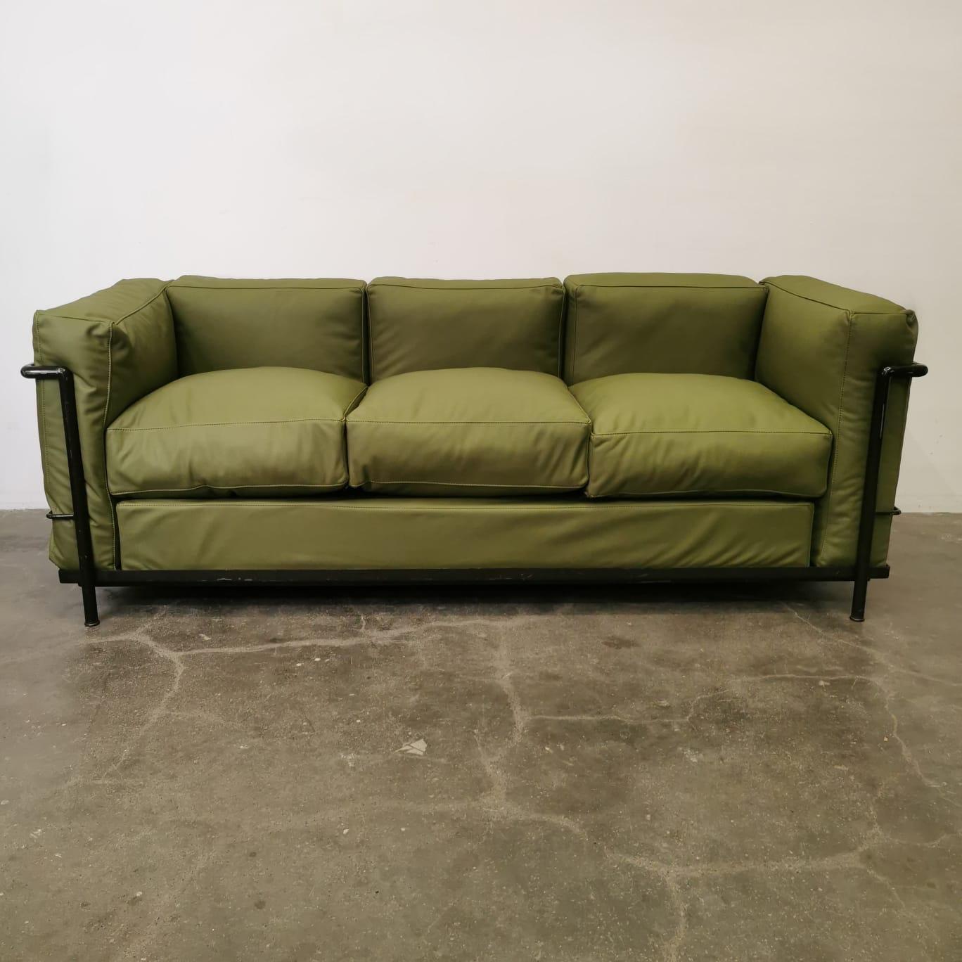 Das Sofa LC2 von Le Corbusier, Cassina  (Moderne) im Angebot