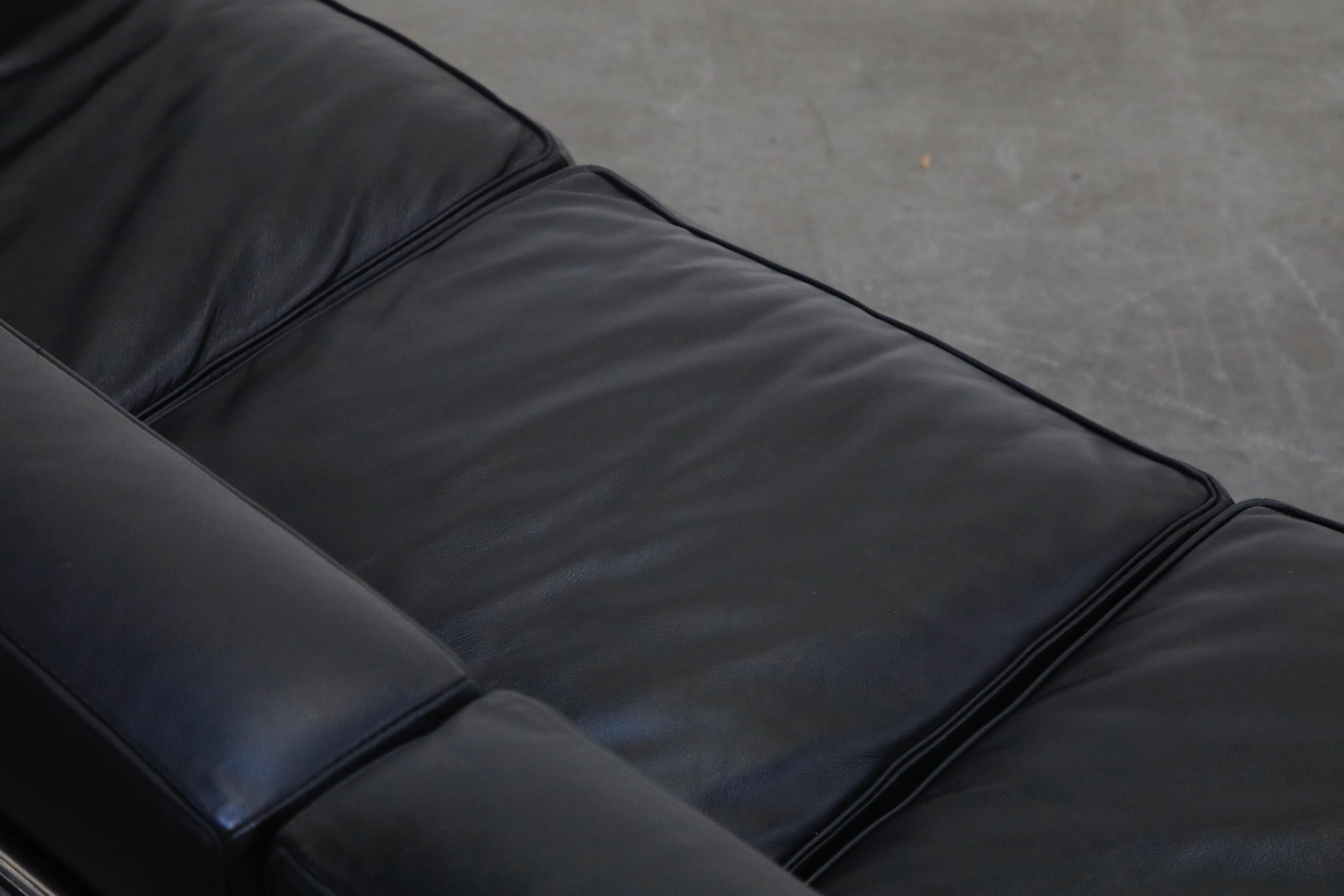 'LC2' Three-Seat Sofa in Black Leather by Le Corbusier for Cassina, Signed 9