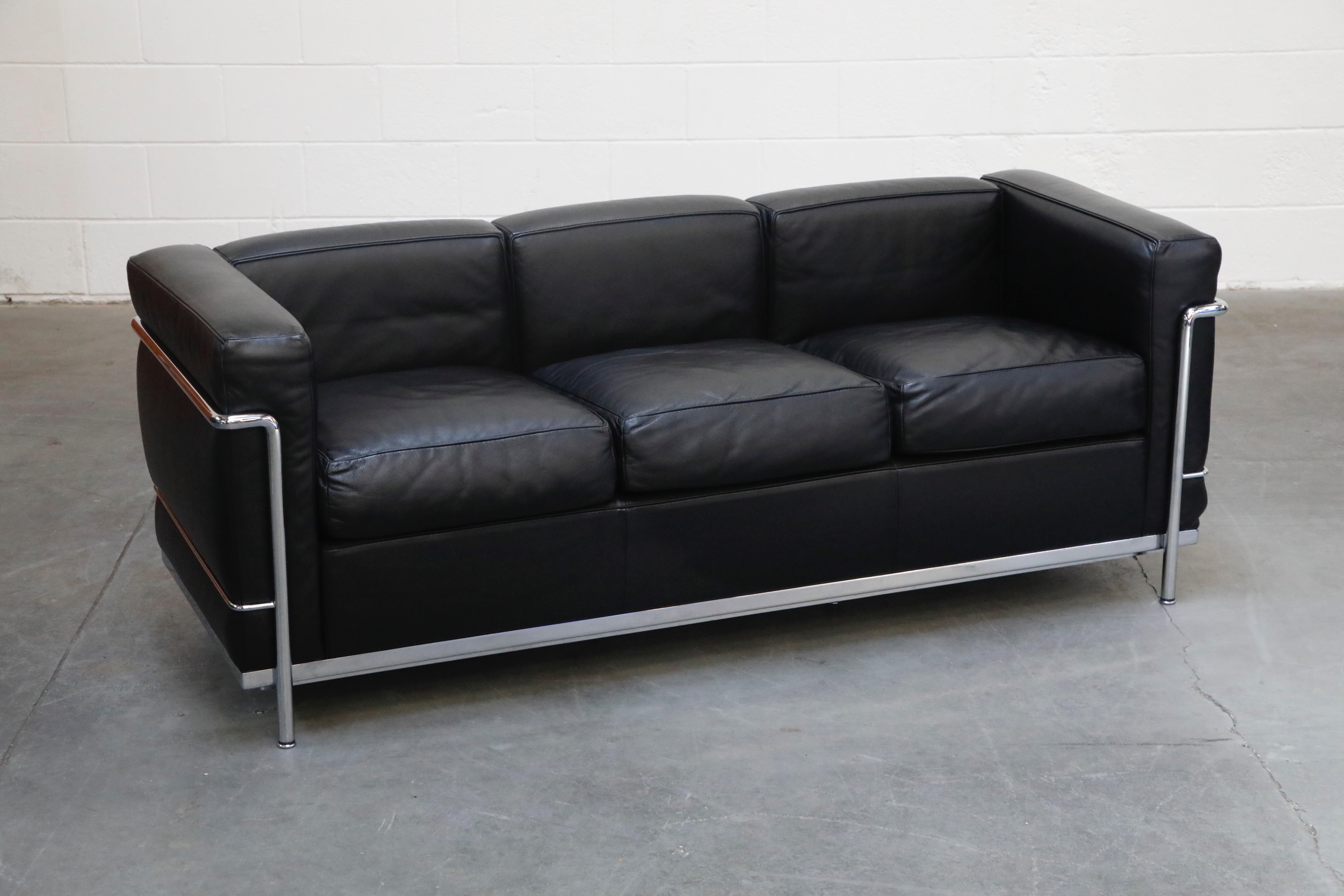 le corbusier black leather sofa