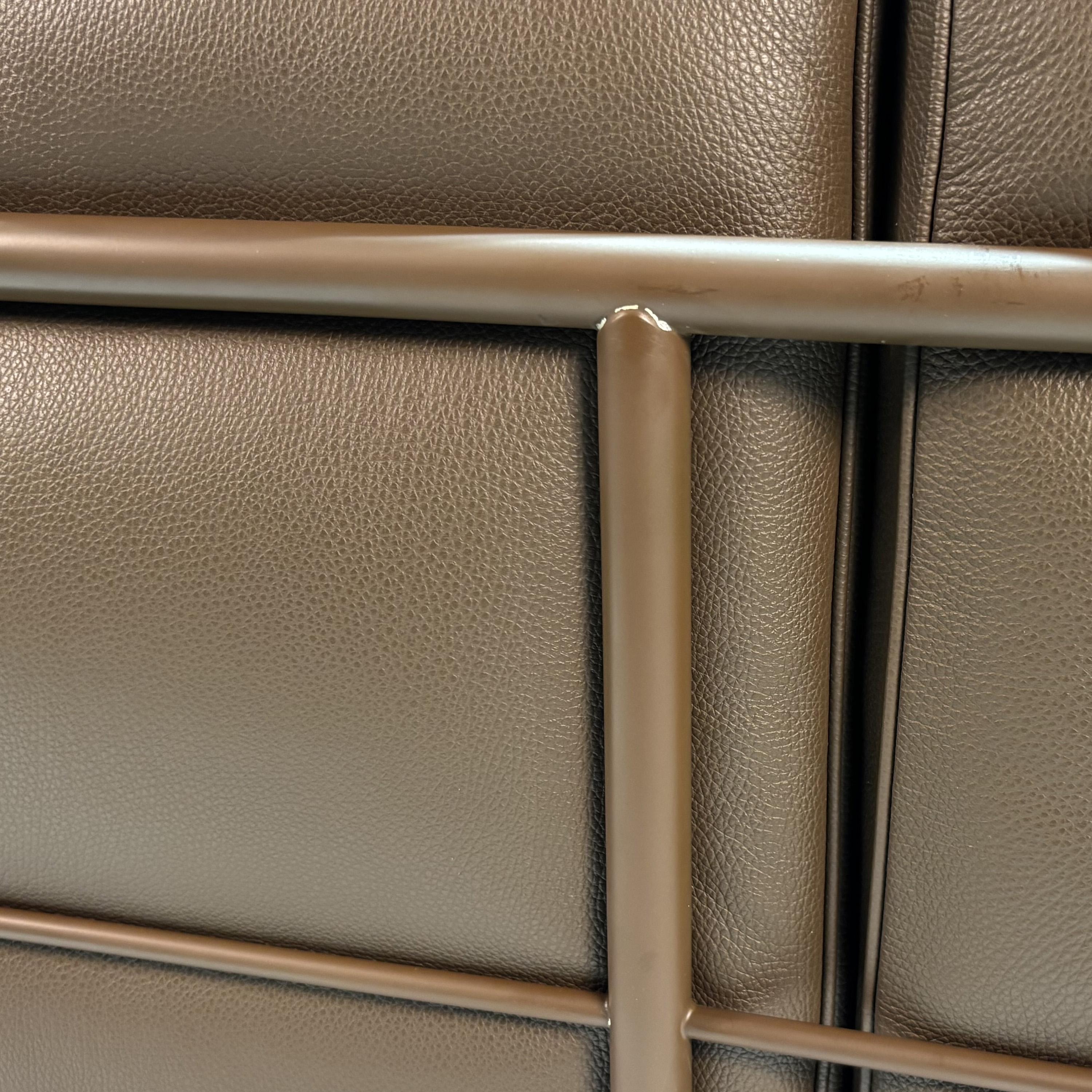 LC3 Armchair by Le Corbusier, Pierre Jeanneret, Charlotte Perriand 7