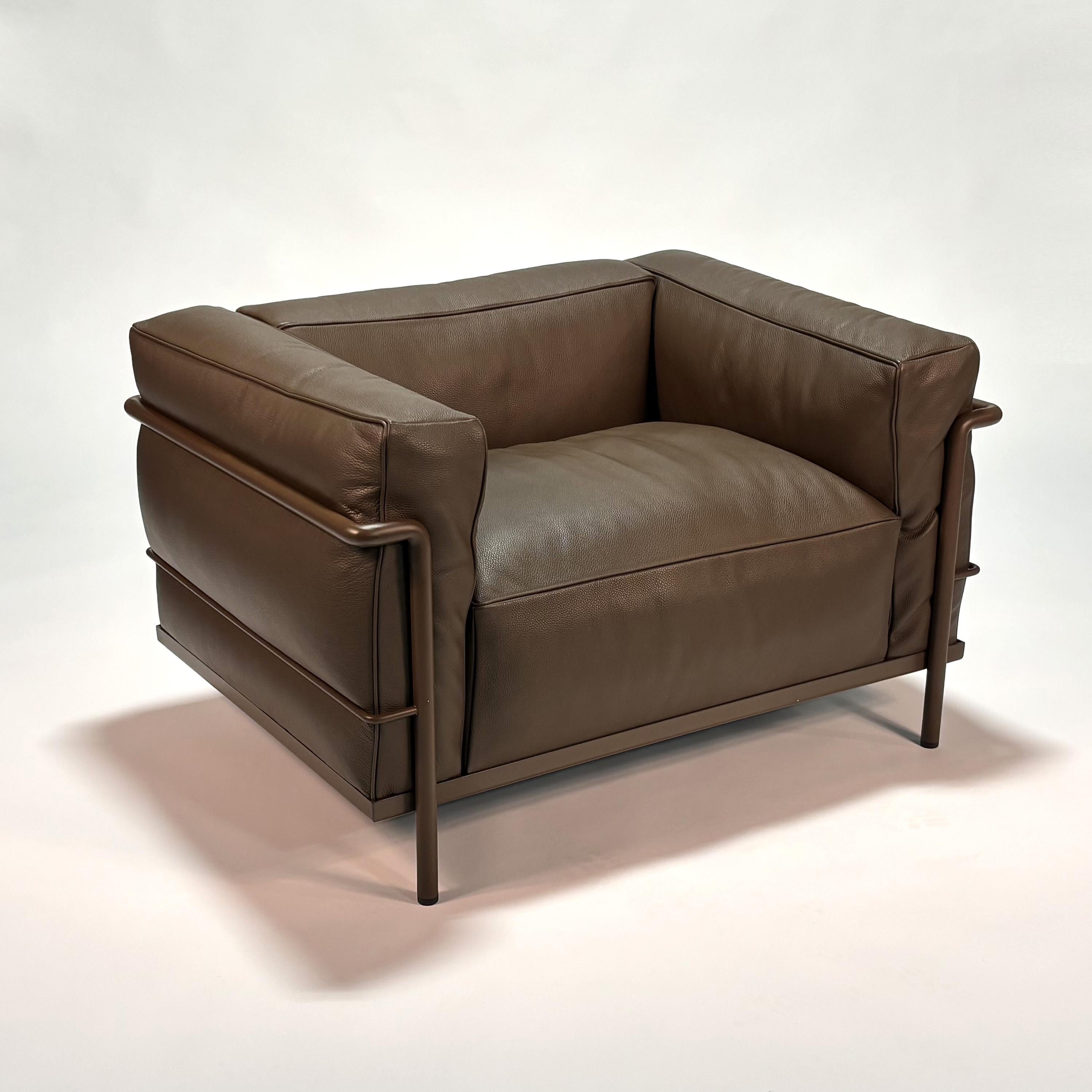LC Armchair by Le Corbusier, Pierre Jeanneret, Charlotte Perriand
1965 / 2022
Cassina

Tubular steel frame enameled in matte brown. Upholstered in brown leather by Cassina with eco dacron cushioning. 