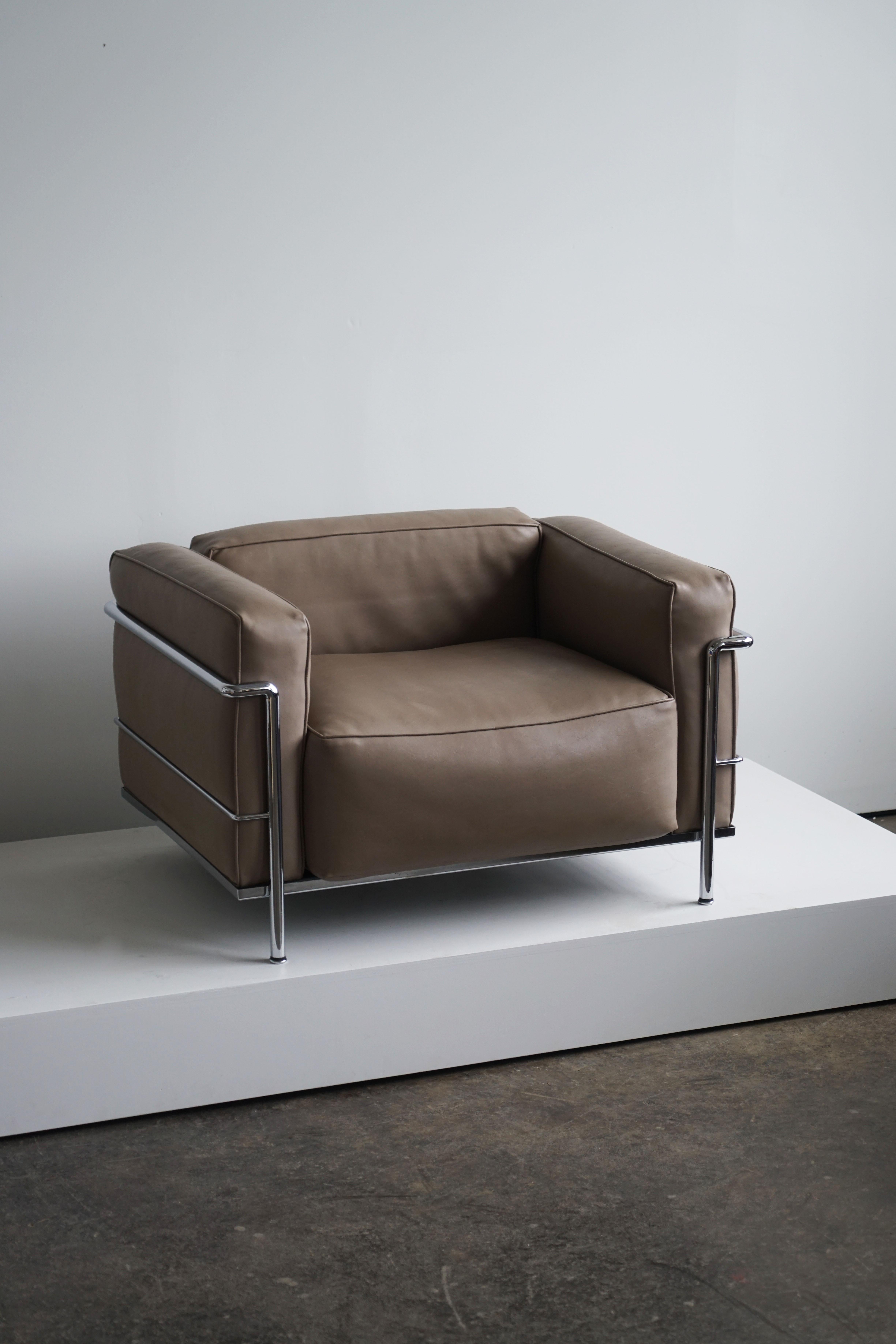 LC3 Grand Armchair in Beige Leather by Le Corbusier for Cassina, Signed 9