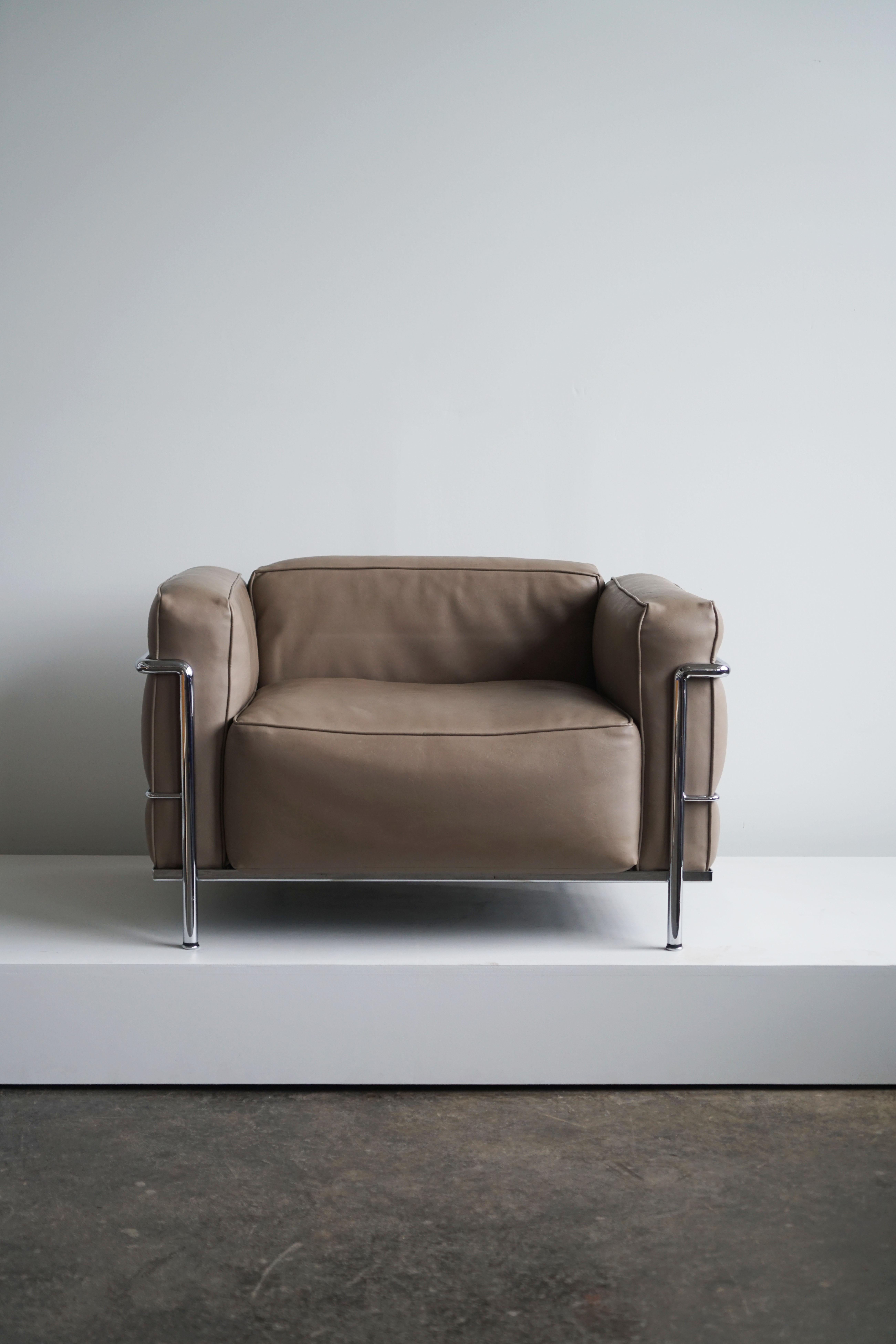 LC3 Grand Modele armchair in beige leather by Le Corbusier for Cassina, signed
Circa 1970's
Paper manufacturer labels attached to underside, as well as engraved numbers to underside of frame. 
 
Measures: H 24.5