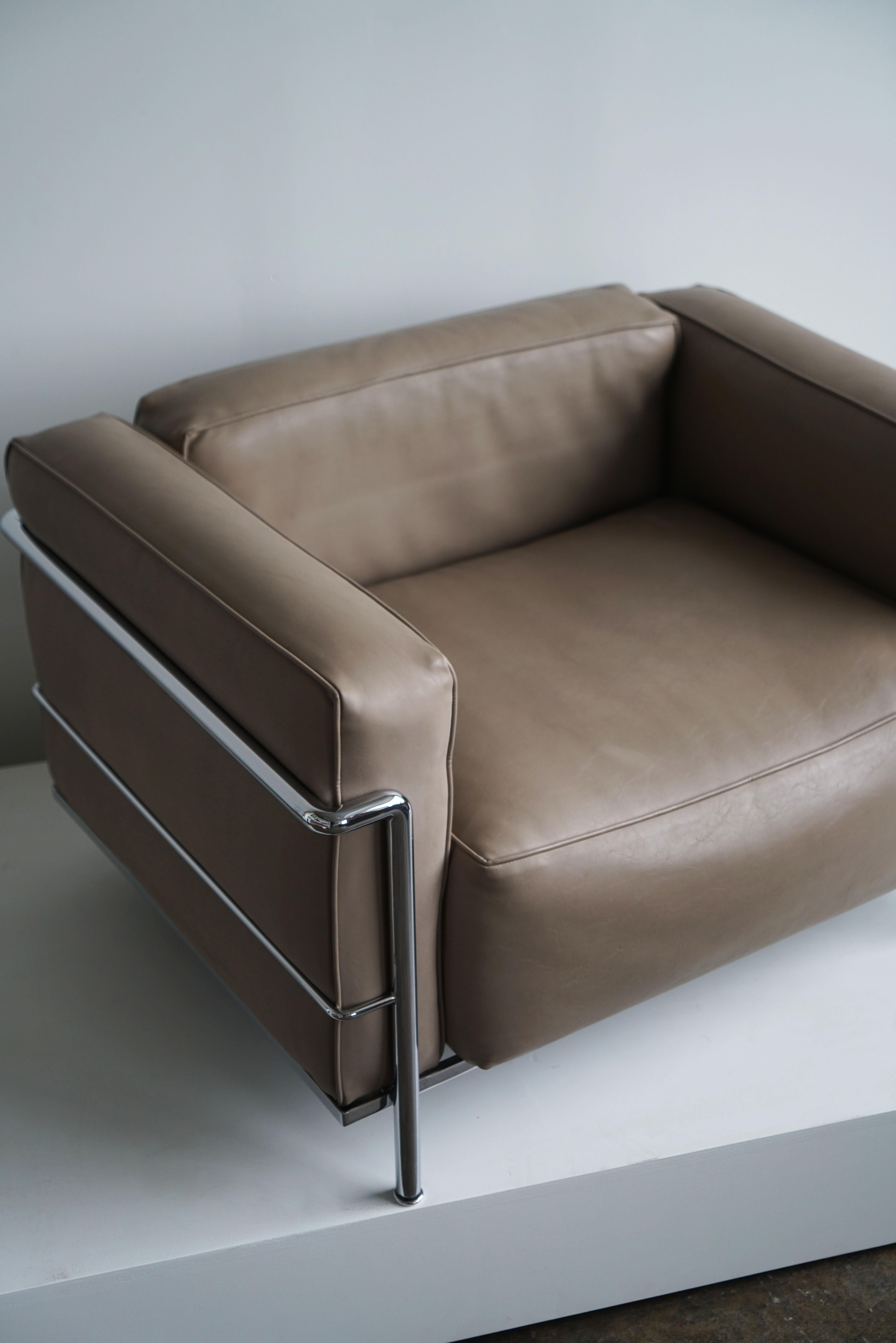 Late 20th Century LC3 Grand Armchair in Beige Leather by Le Corbusier for Cassina, Signed