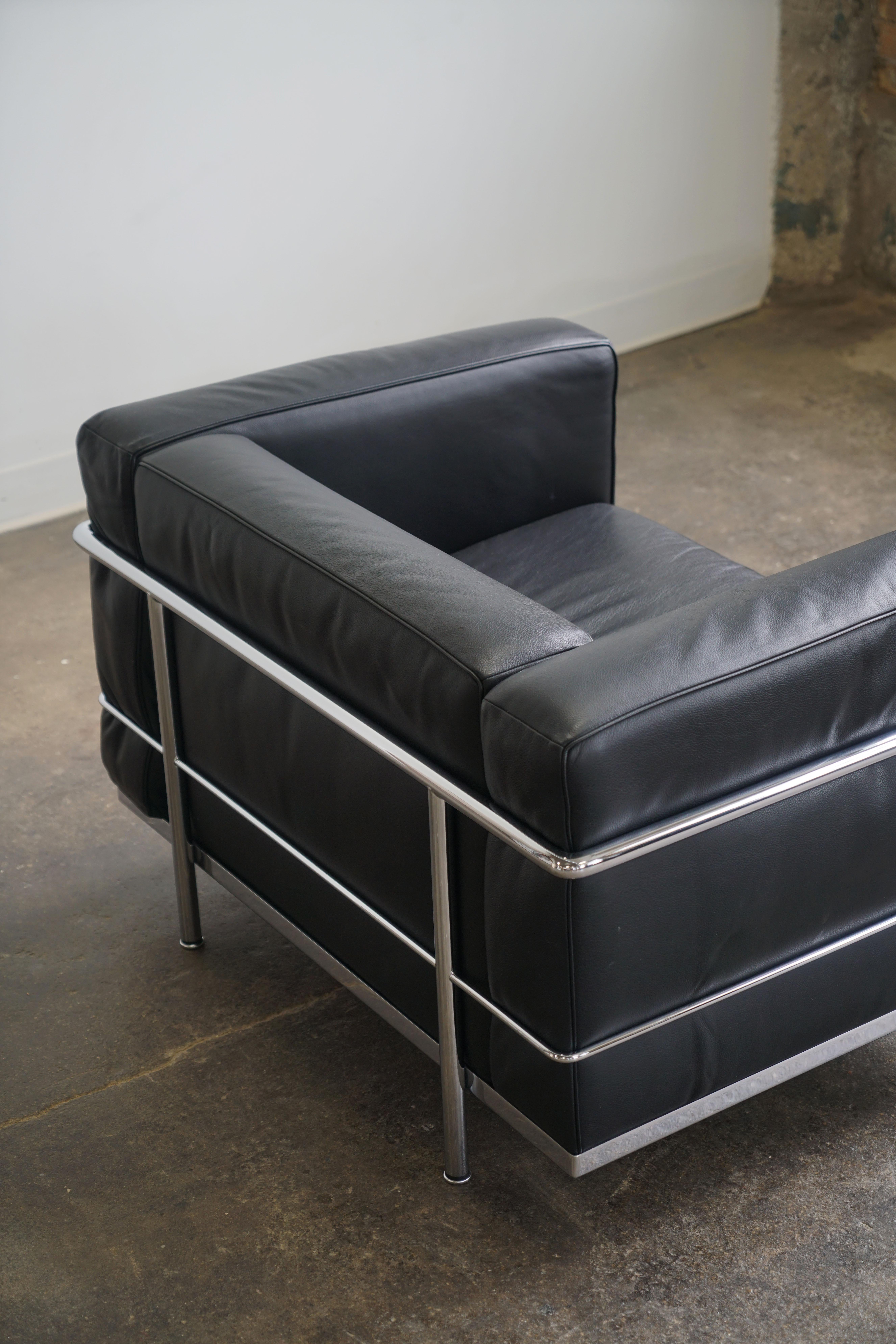 Chrome LC3 Grand Modele Armchair by Le Corbusier for Cassina, black leather For Sale