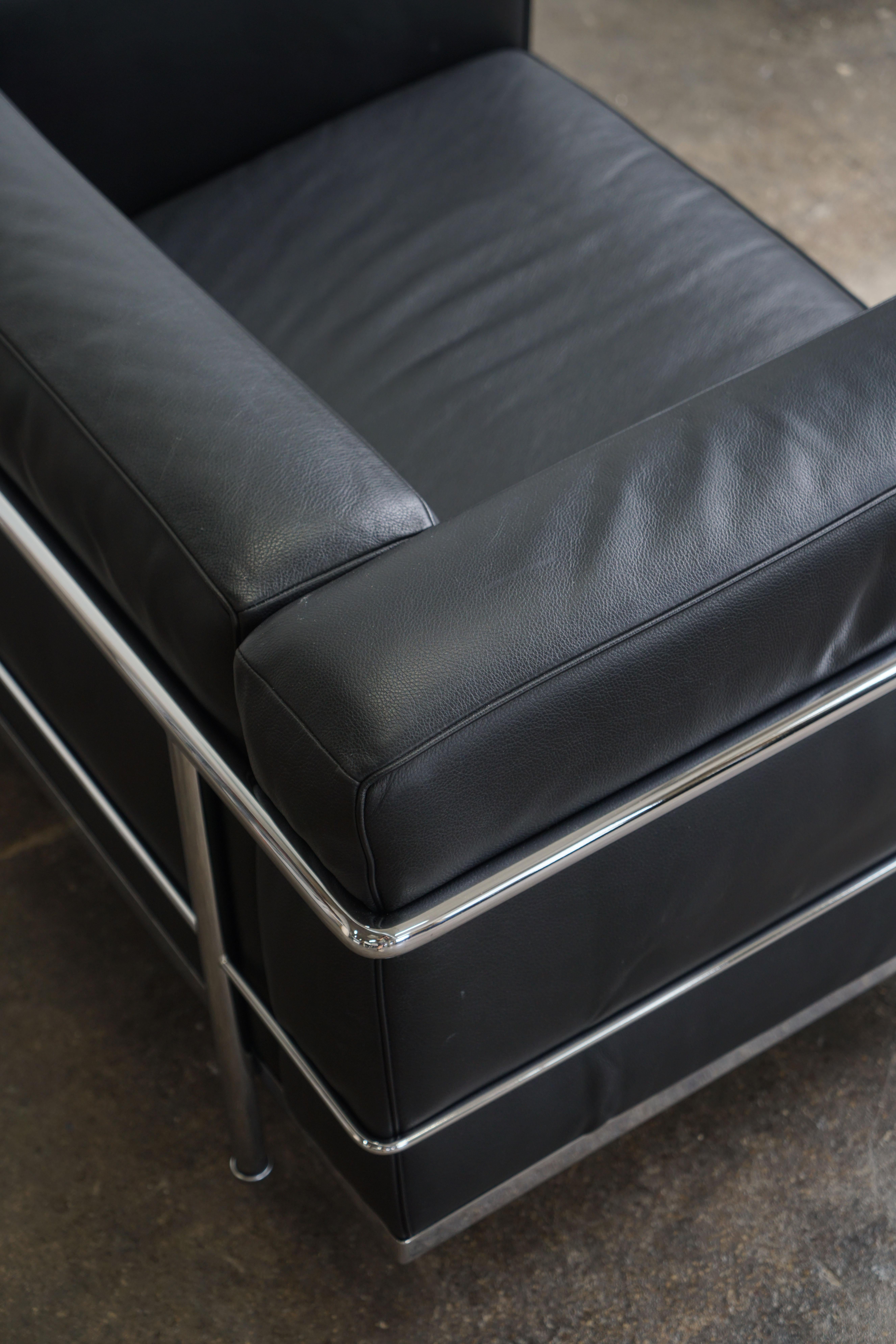 LC3 Grand Modele Armchair by Le Corbusier for Cassina, black leather For Sale 1