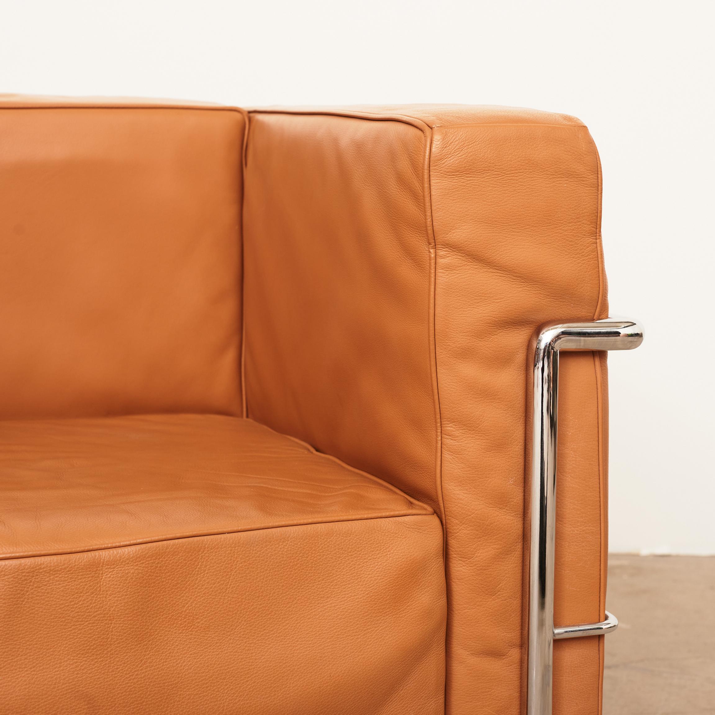 Bauhaus LC3 Grand Modele Armchair In Tobacco leather For Sale