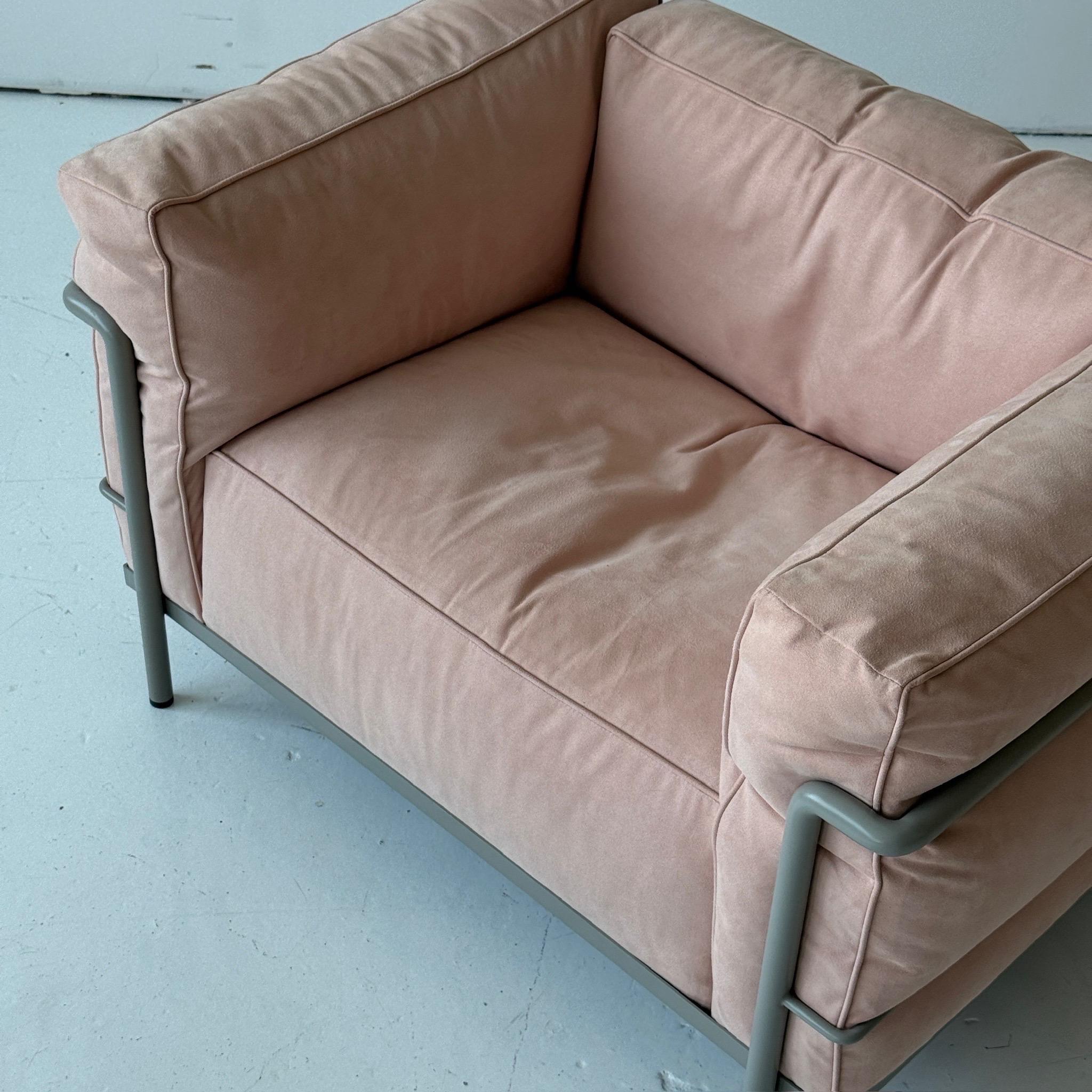 LC3 Grand Modele Chair von Le Corbusier, Pierre Jeanneret und Charlotte Perriand (Moderne der Mitte des Jahrhunderts) im Angebot