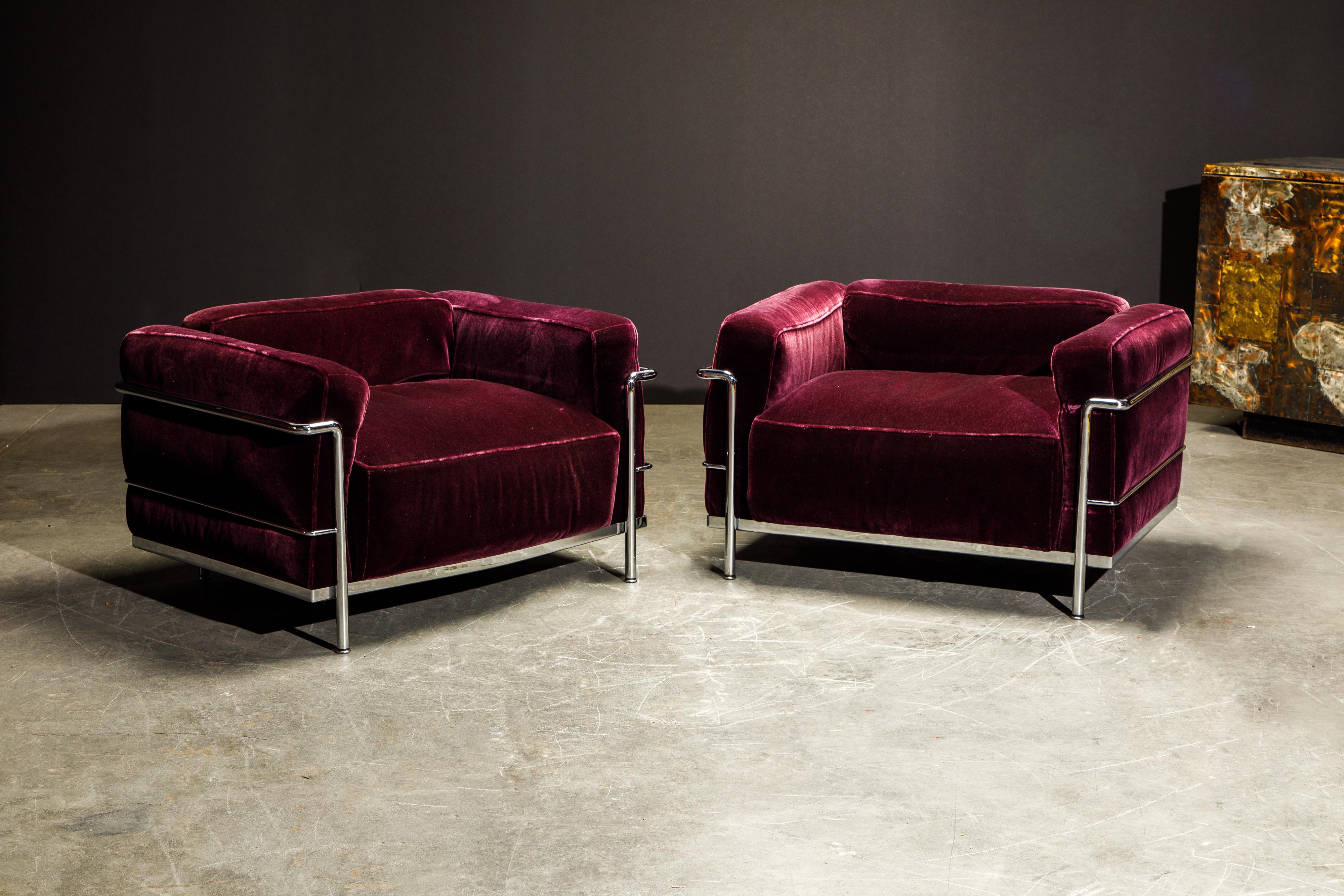 'LC3' Grand Modèle Club Chairs in Mohair by Le Corbusier for Cassina, Signed In Good Condition In Los Angeles, CA
