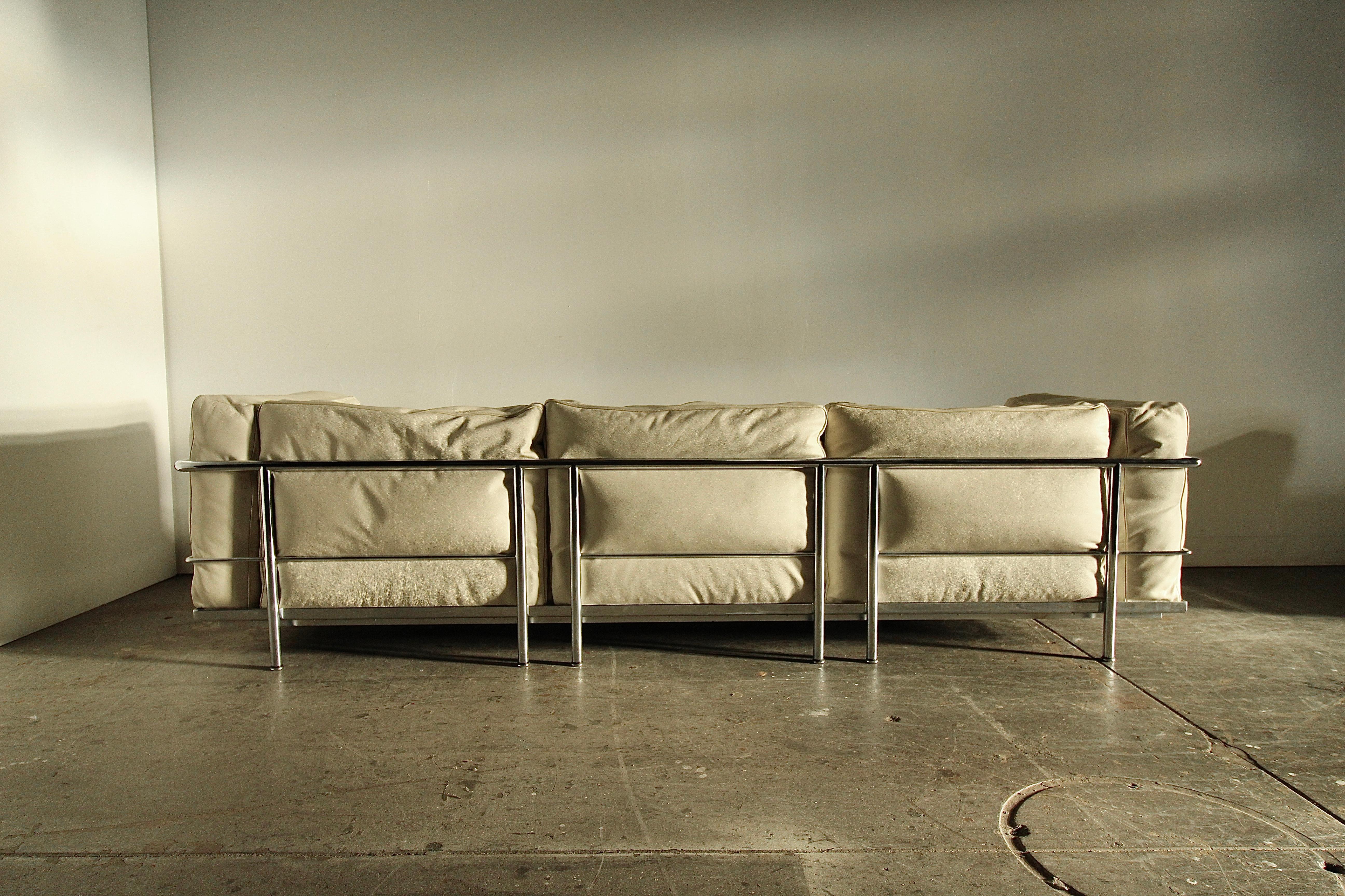 'LC3 Grande Modele' Sofa by Jeanneret, Perriand, and Le Corbusier for Cassina 2