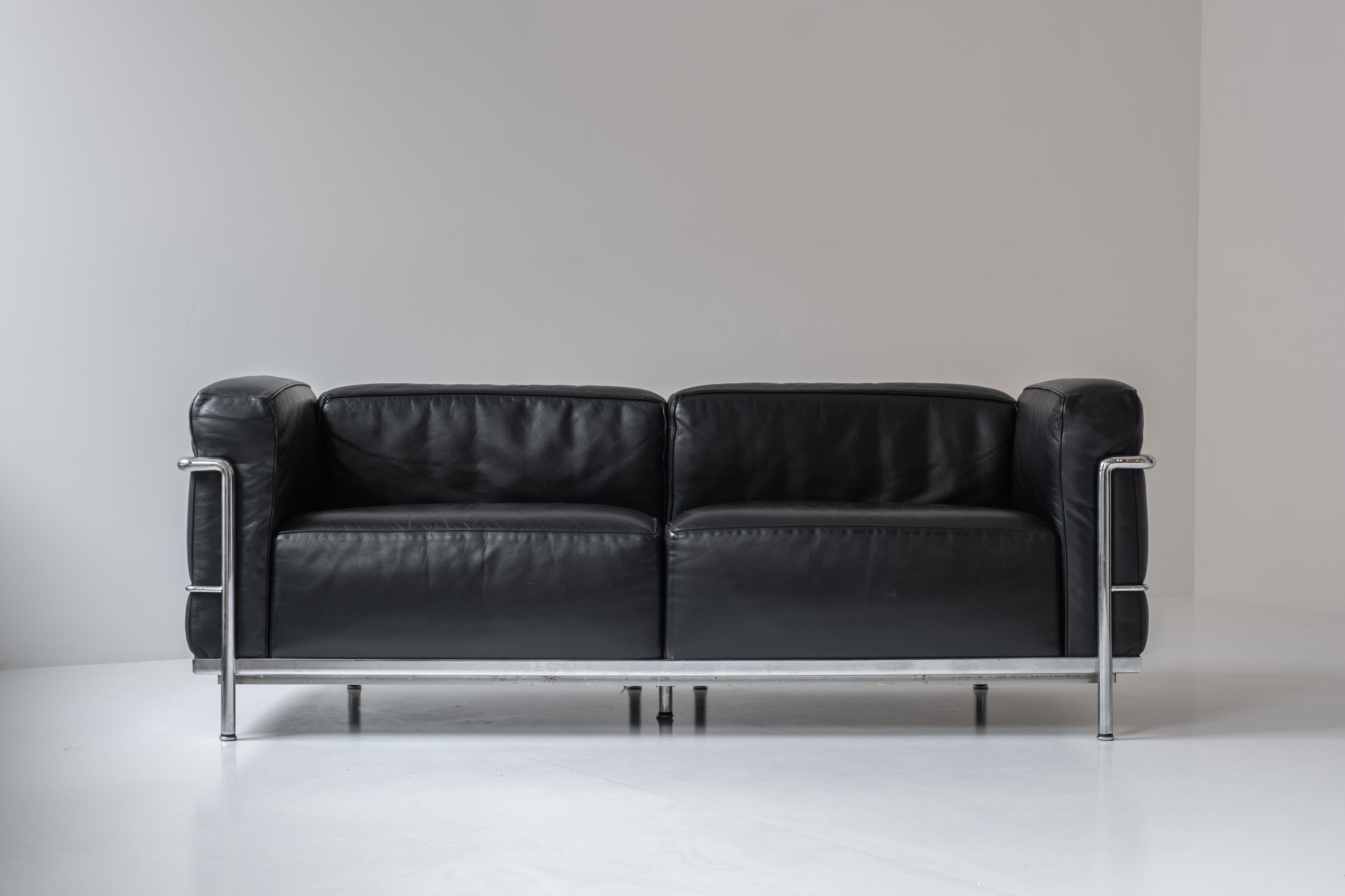 Mid-Century Modern ‘LC3’ Sofa by Le Corbusier, Pierre Jeanneret and Charlotte Perriand for Cassina