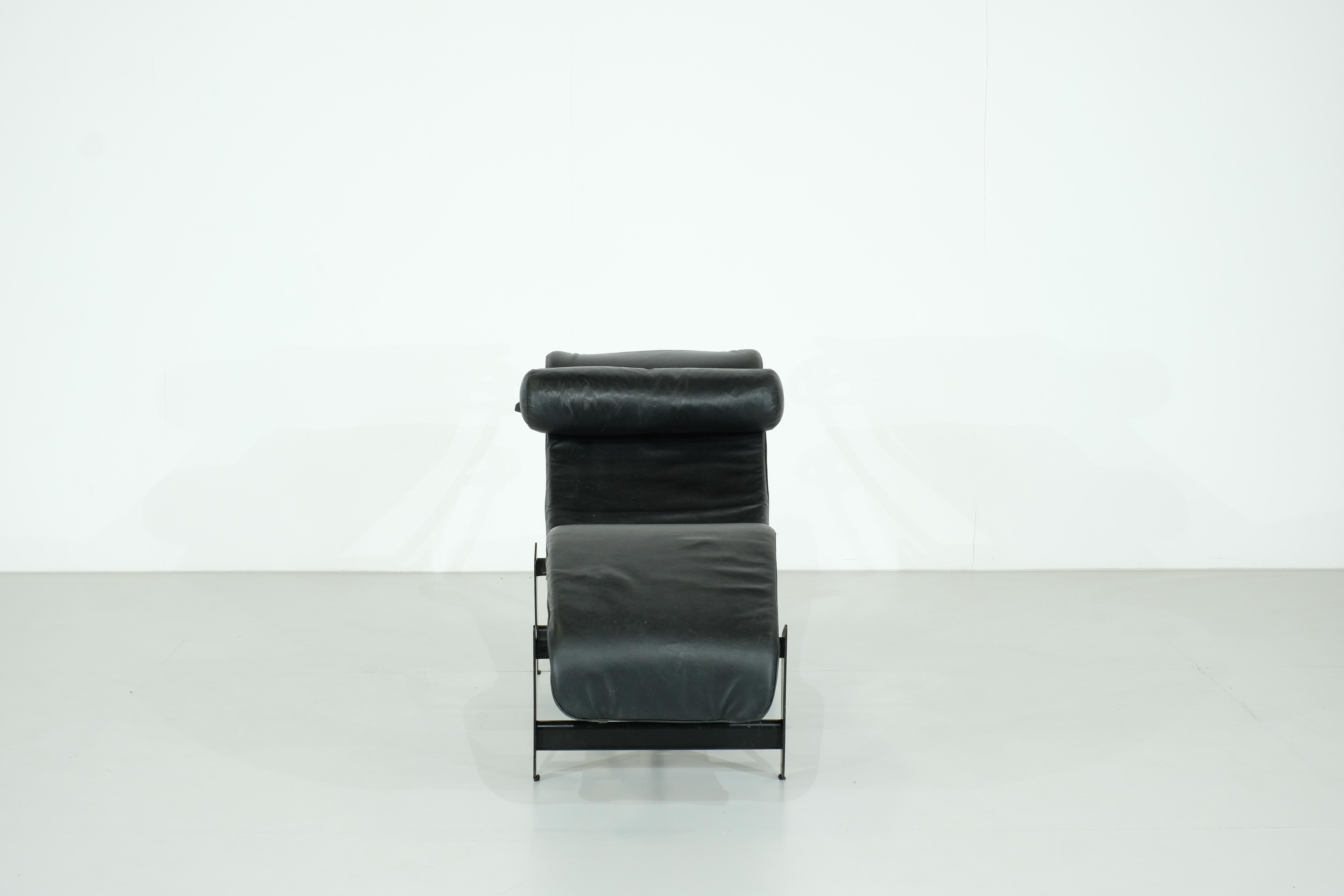 LC4 de Charlotte Perriand, Pierre Jaenneret & Lecorbusier pour Cassina, 1970 Bon état - En vente à Uccle, Bruxelles