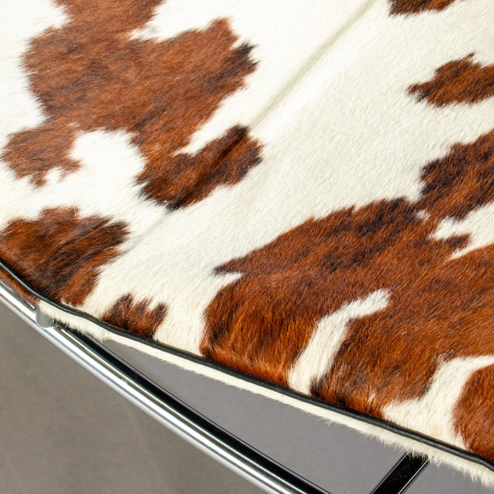 Cowhide LC4 Chaise by Le Corbusier for Cassina