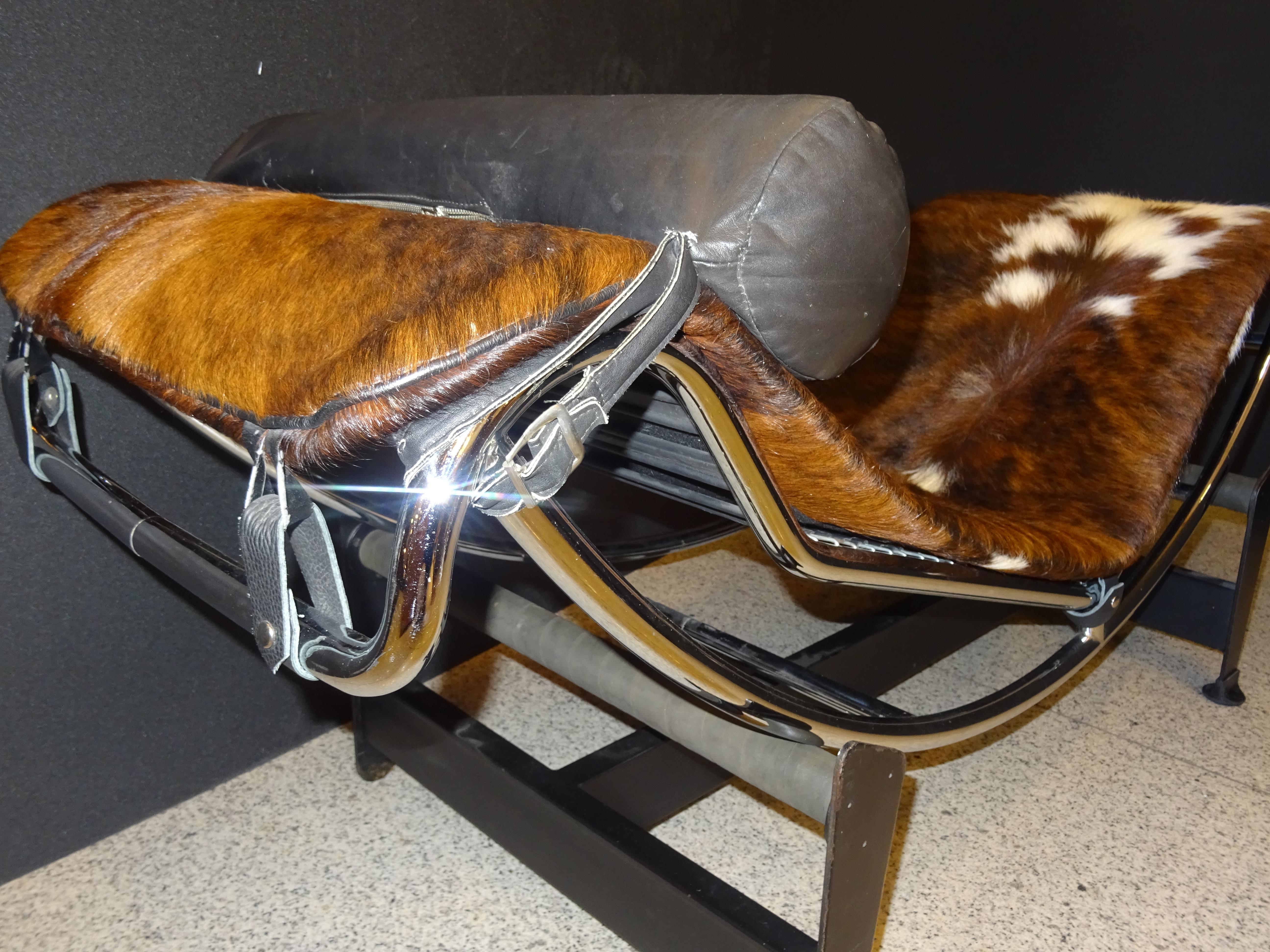 LC4 Le Corbusier Chaise-Longue, Cowhide and Chrome, Signed 2