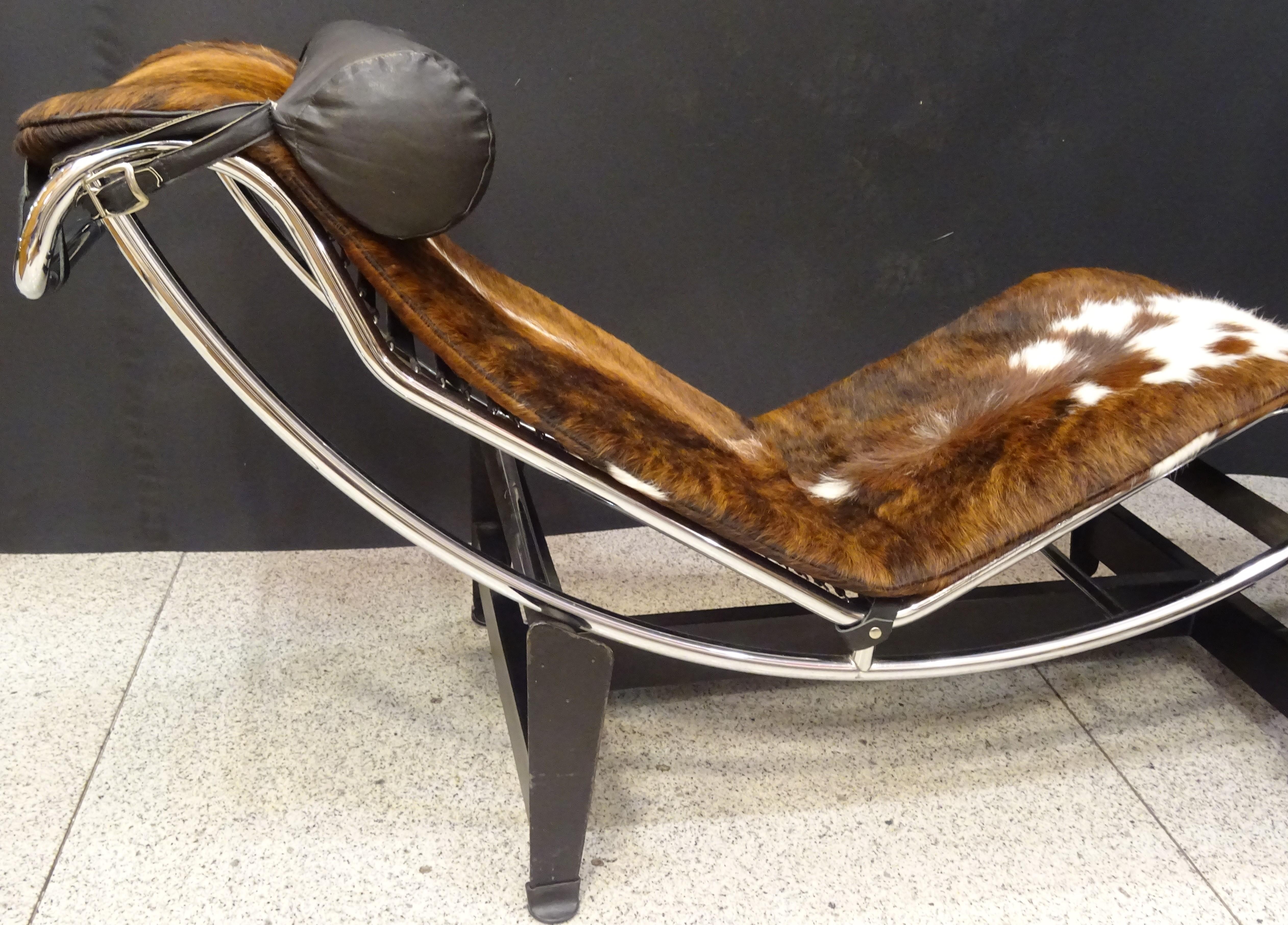 LC4 Le Corbusier Chaise-Longue, Cowhide and Chrome, Signed 7