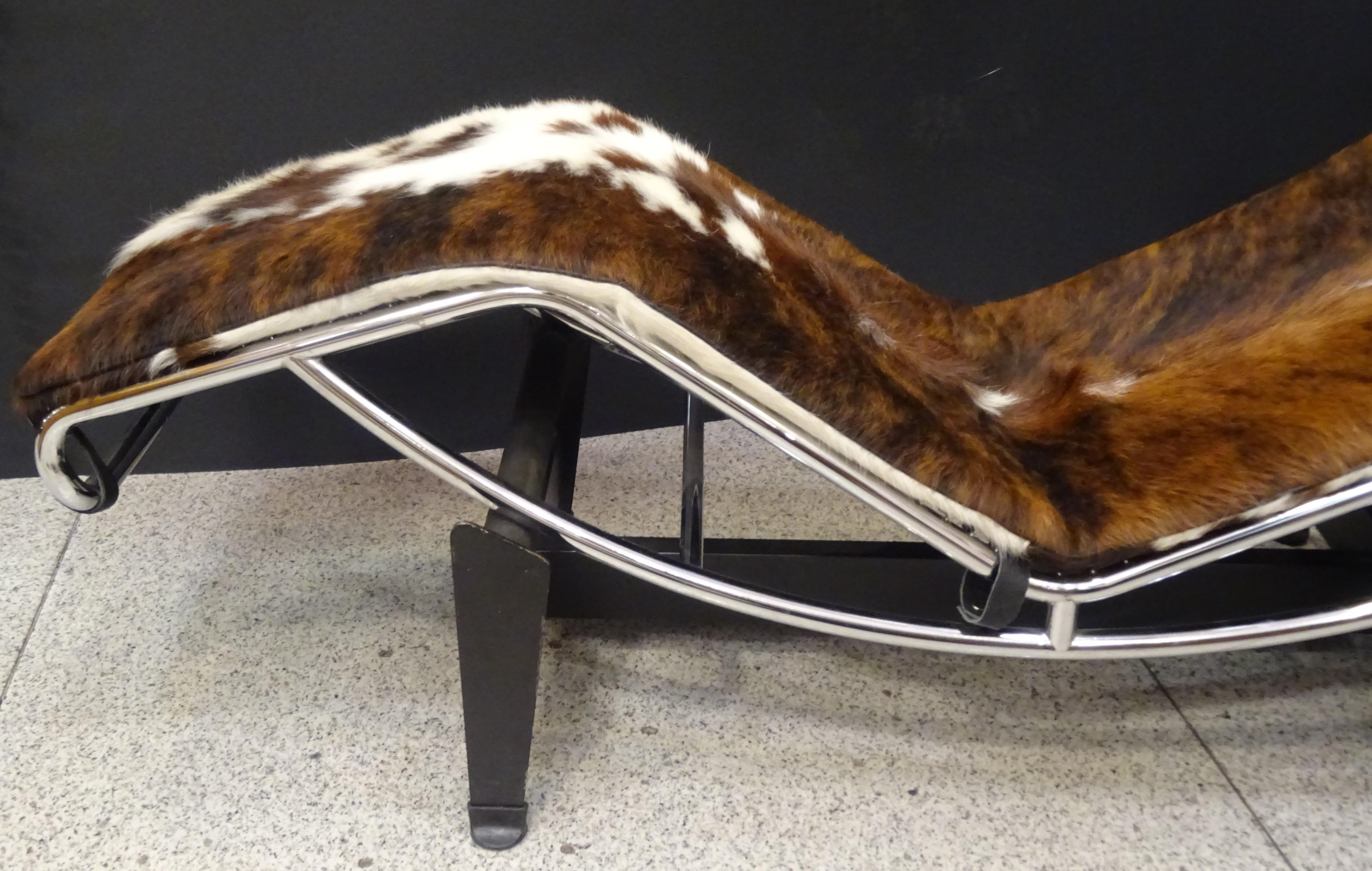 LC4 Le Corbusier Chaise-Longue, Cowhide and Chrome, Signed 8