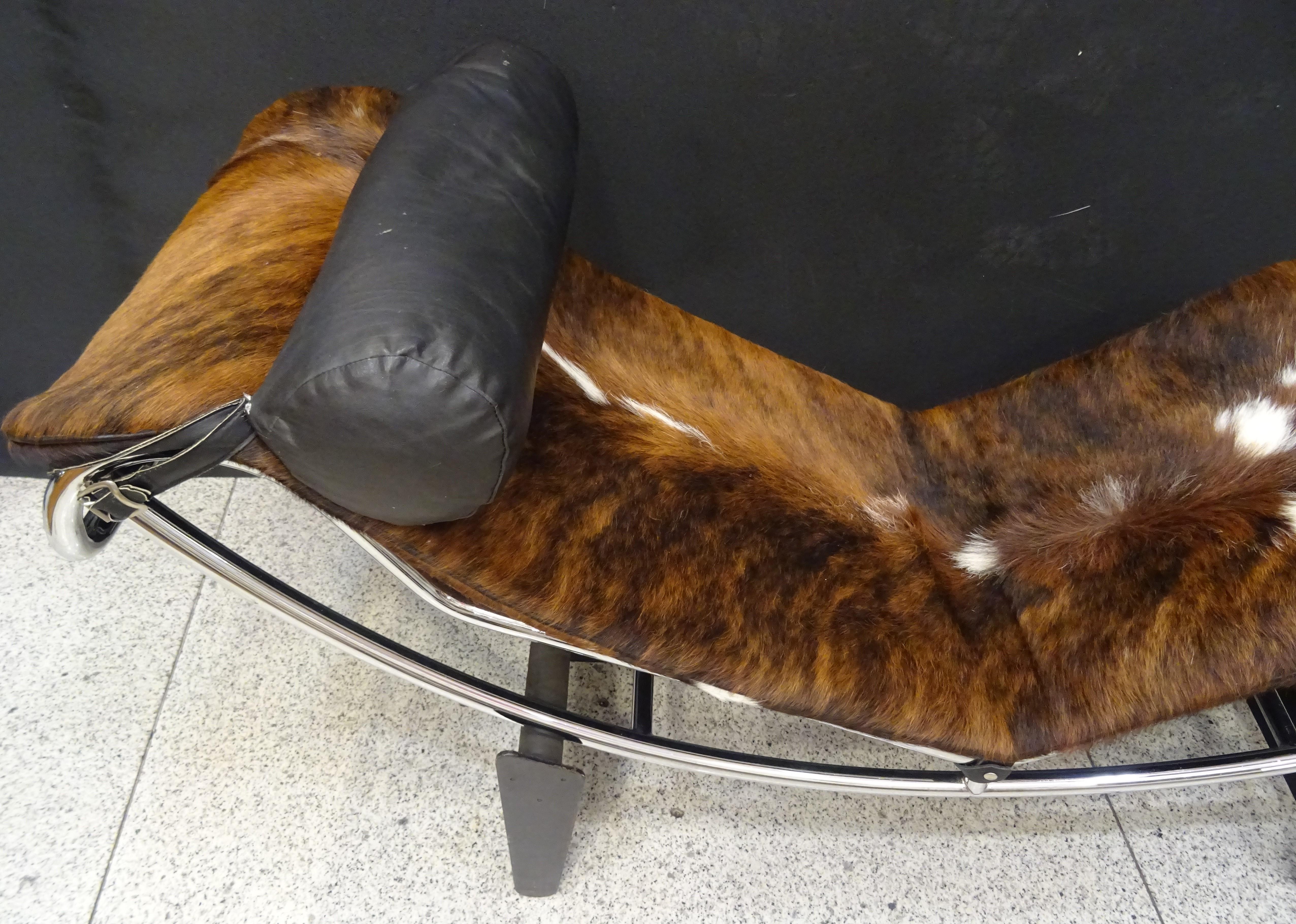 Mid-Century Modern LC4 Le Corbusier Chaise-Longue, Cowhide and Chrome, Signed