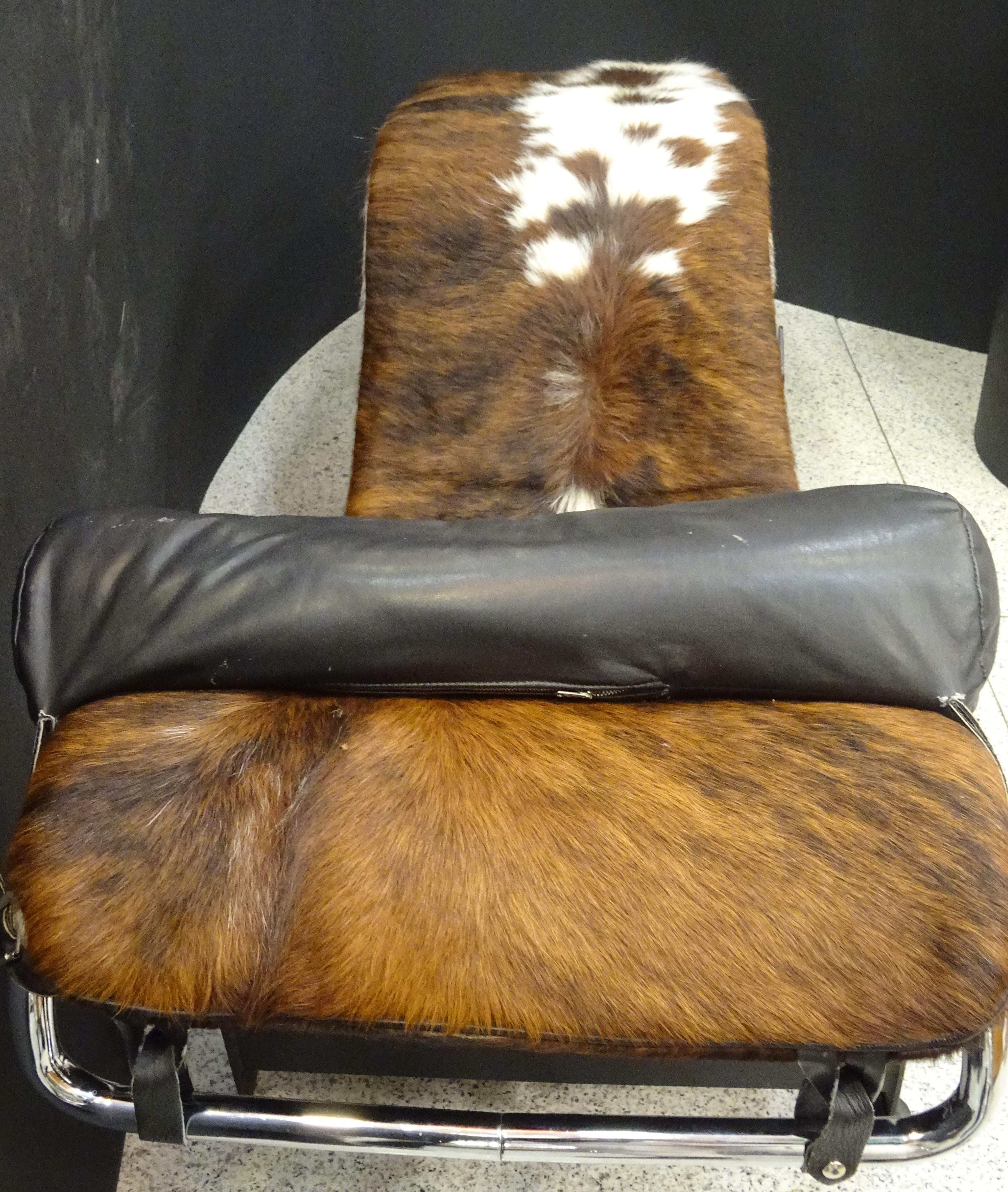 Hand-Crafted LC4 Le Corbusier Chaise-Longue, Cowhide and Chrome, Signed