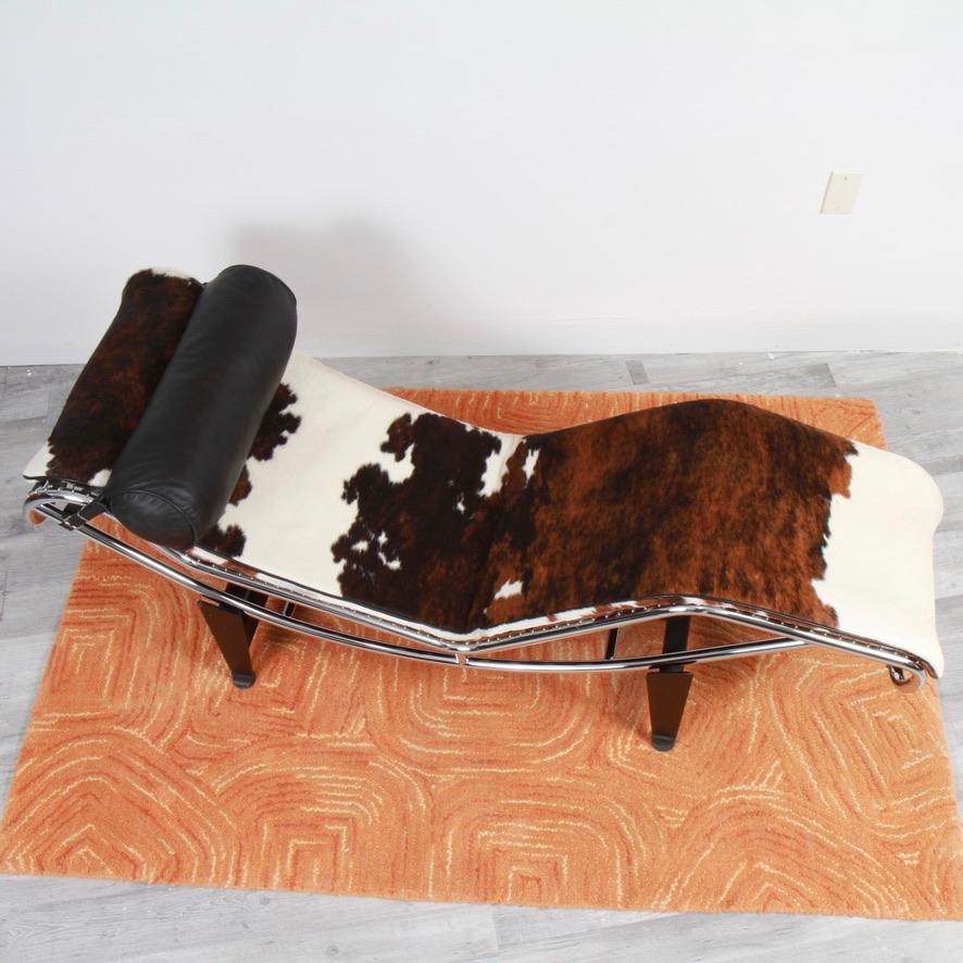 LC4 Le Corbusier Chaise Lounge Chair in Cowhide 1
