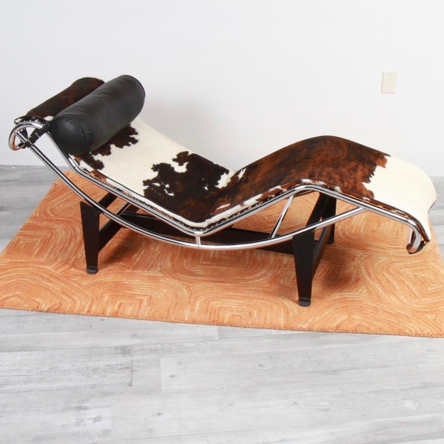 LC4 Le Corbusier Chaise Lounge Chair in Cowhide 2
