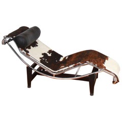 LC4 Le Corbusier Chaise Lounge Chair in Cowhide