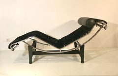 LC4 Le Corbusier in Black Cowhide