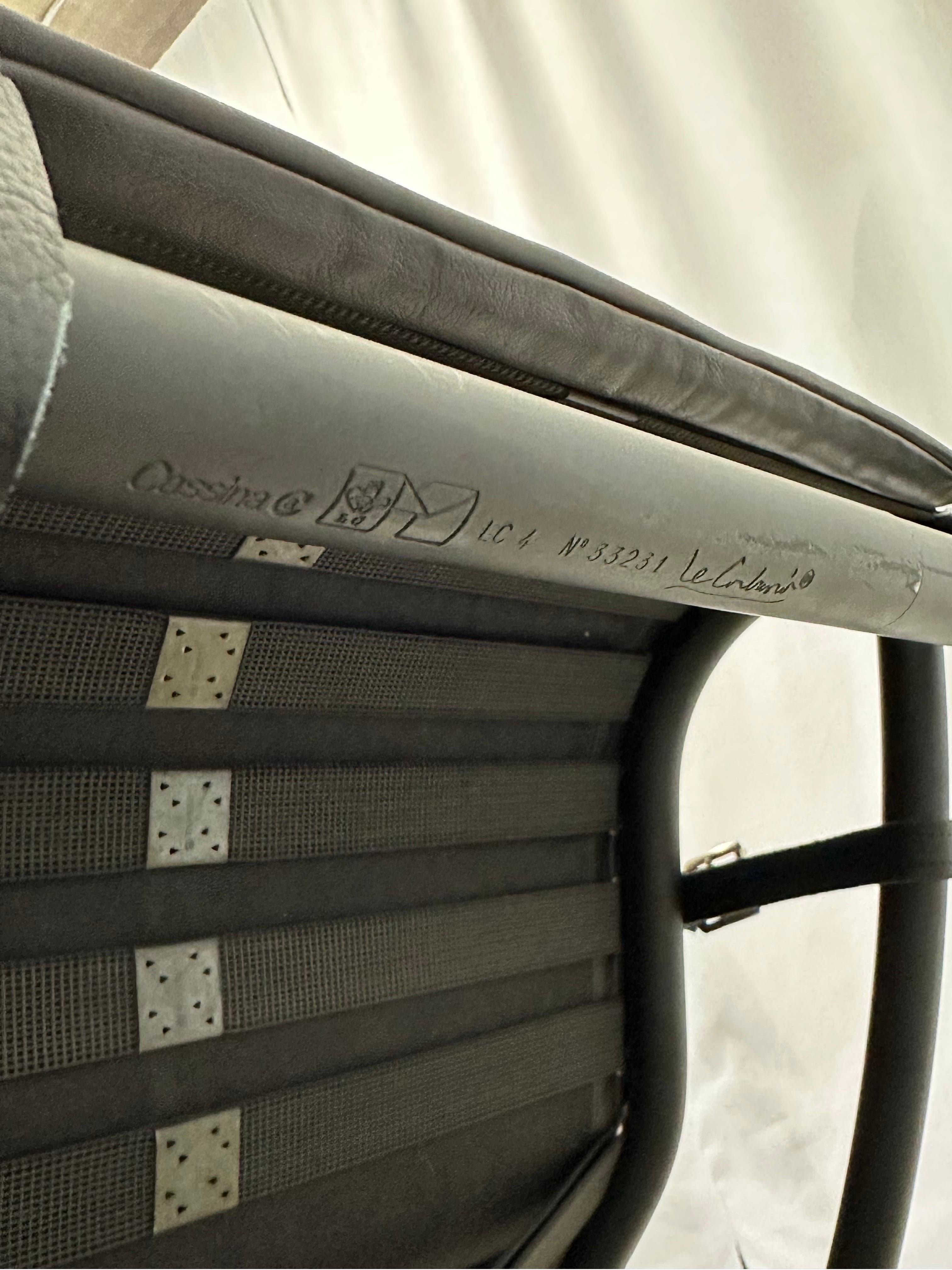 Chaise longue en cuir Brown LC4 Le Corbusier Noire pour Cassina en vente 5