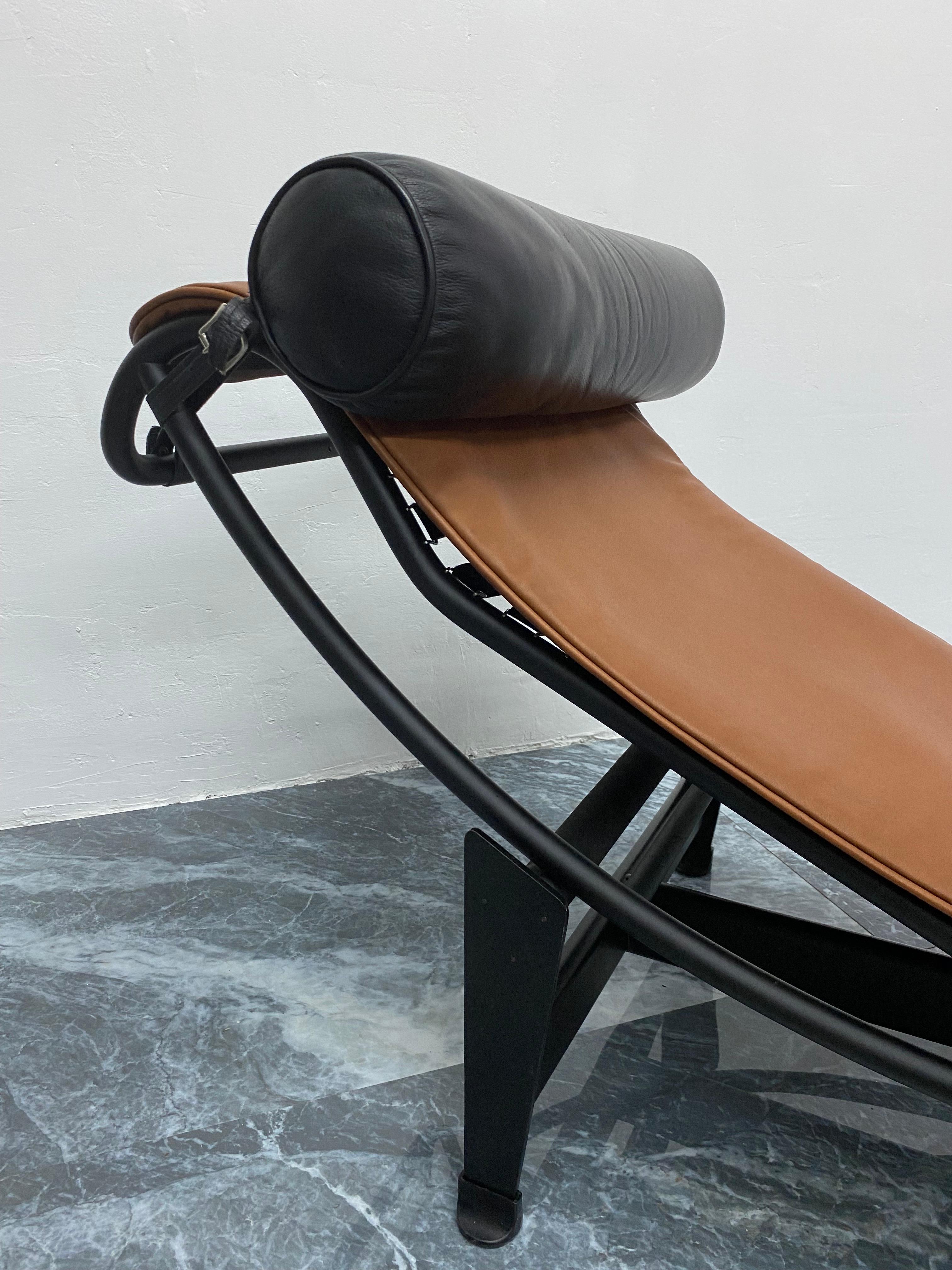 LC4 Noire Brown Leather Chaise Lounge for Cassina, Le Corbusier In Good Condition In Miami, FL