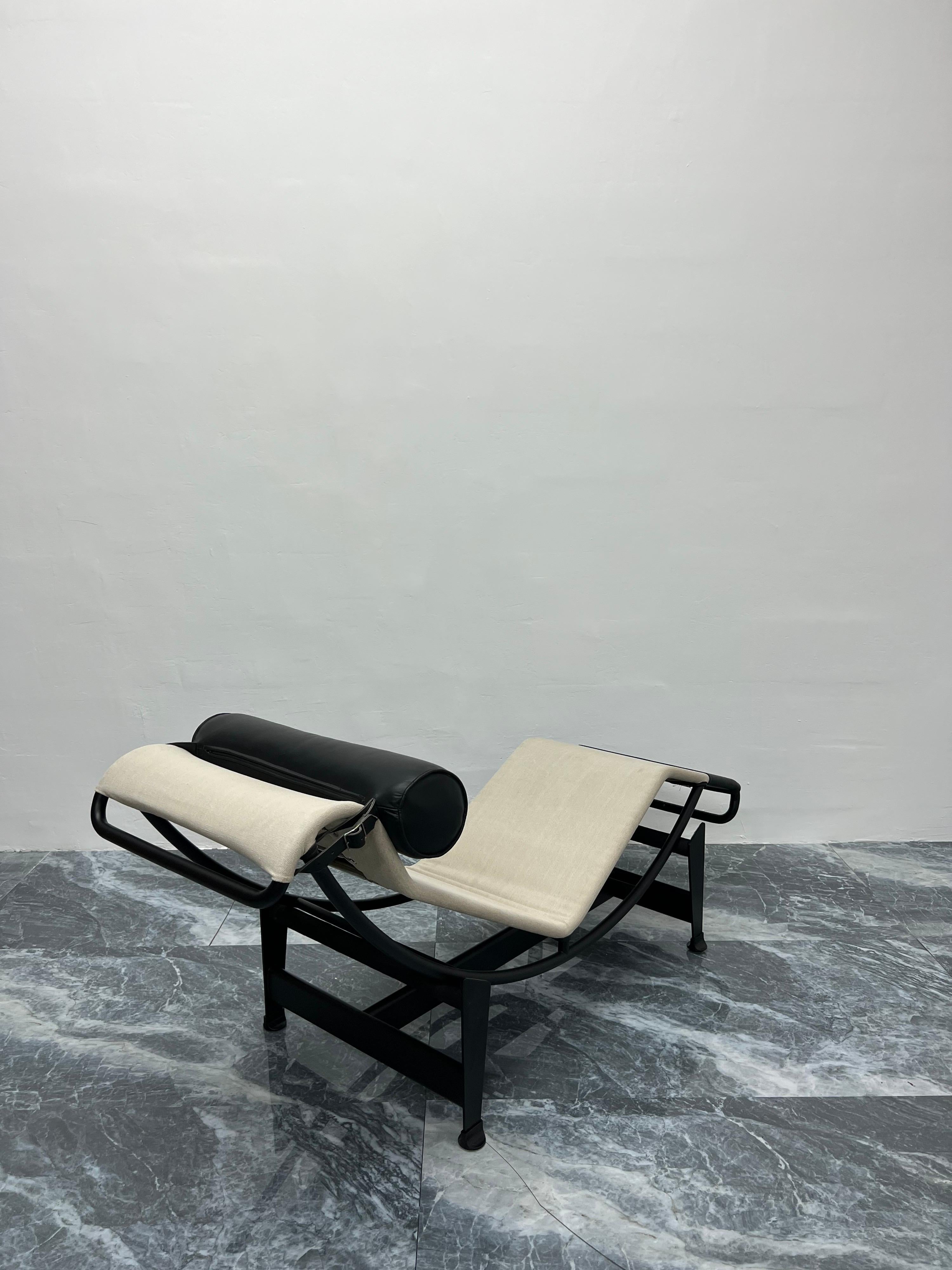 20th Century LC4 Noire Canvas and Leather Chaise Lounge for Cassina, Le Corbusier