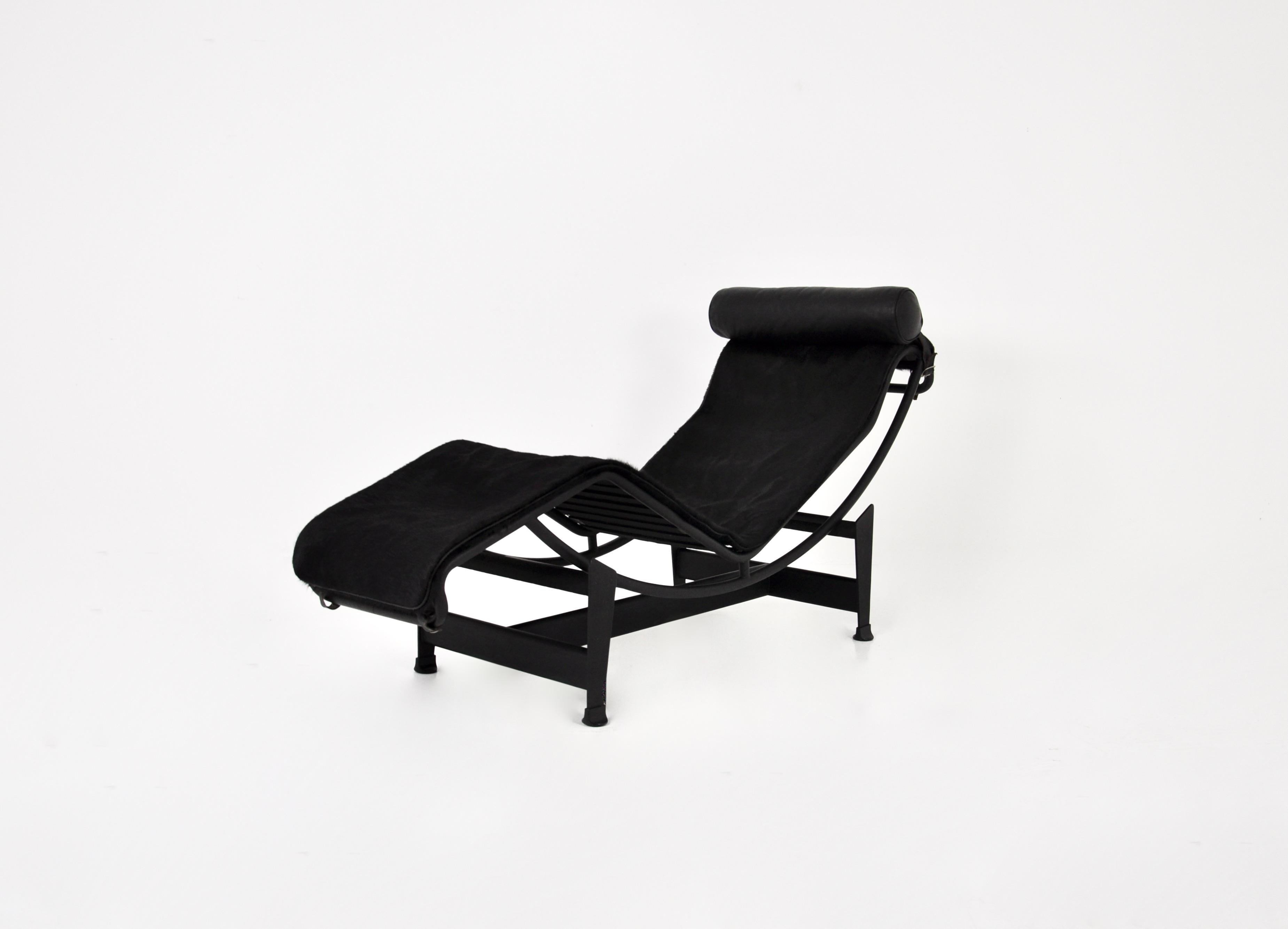LC4 lounge chair in foalhide, leather and metal. Stamped LC4 and Cassina. Seat height: 28 cm. Wear due to time and age of the chair.
FOR SHIPPING, REQUEST US FOR RECEIVE THE BEST PRICE
