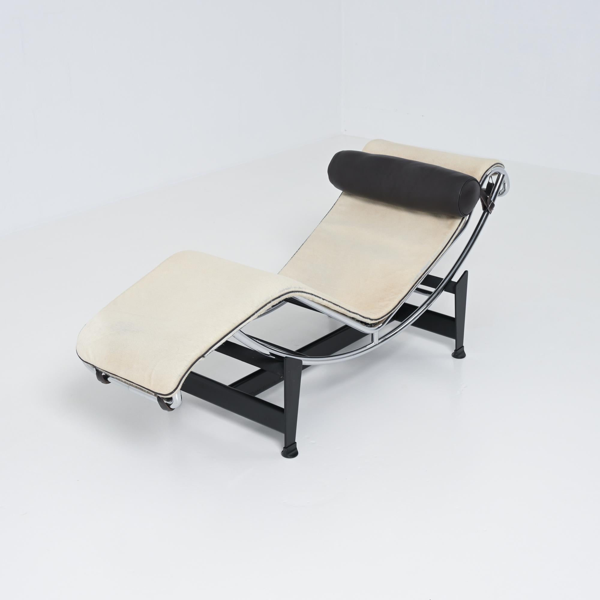 LC4 Lounge Chair by Le Corbusier, Jeanneret et Perriand for Cassina limited For Sale 7