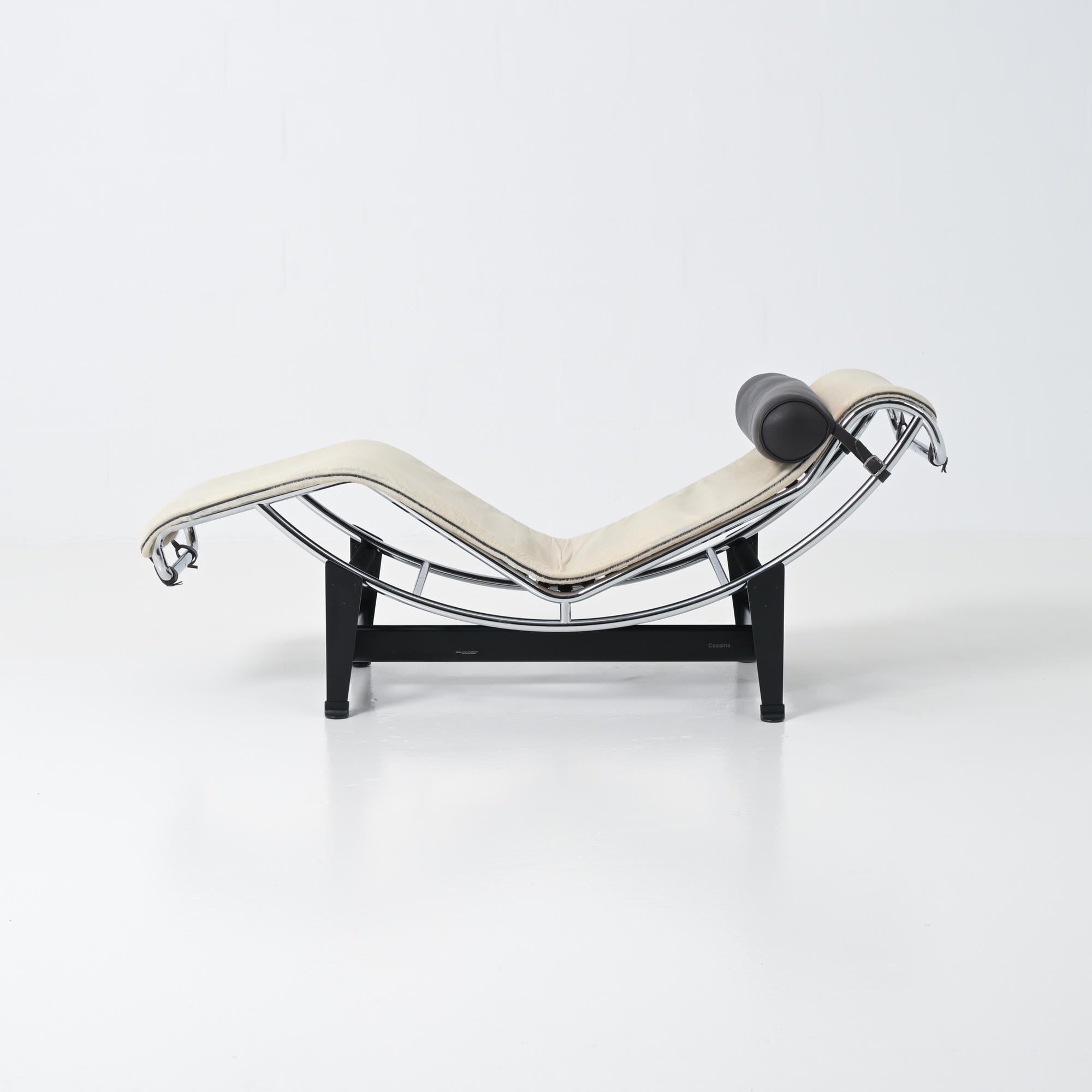 The lounge chair LC4 was designed by Le Corbusier, Pierre Jeanneret et Charlotte for the Salon d’Automne in Paris.
This lounge chair with a black steel base, an adjustable polished chrome plated metal tubular frame and a headrest in black leather is