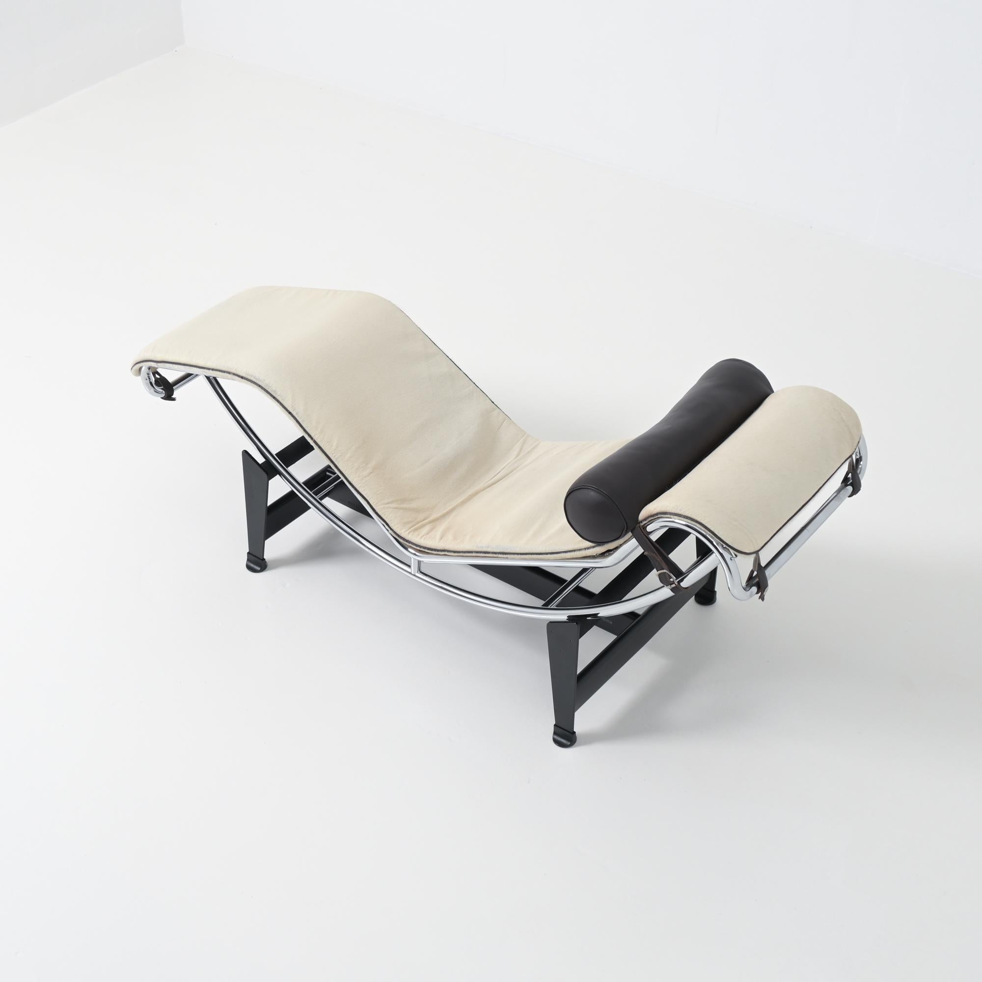 LC4 Lounge Chair by Le Corbusier, Jeanneret et Perriand for Cassina limited For Sale 13