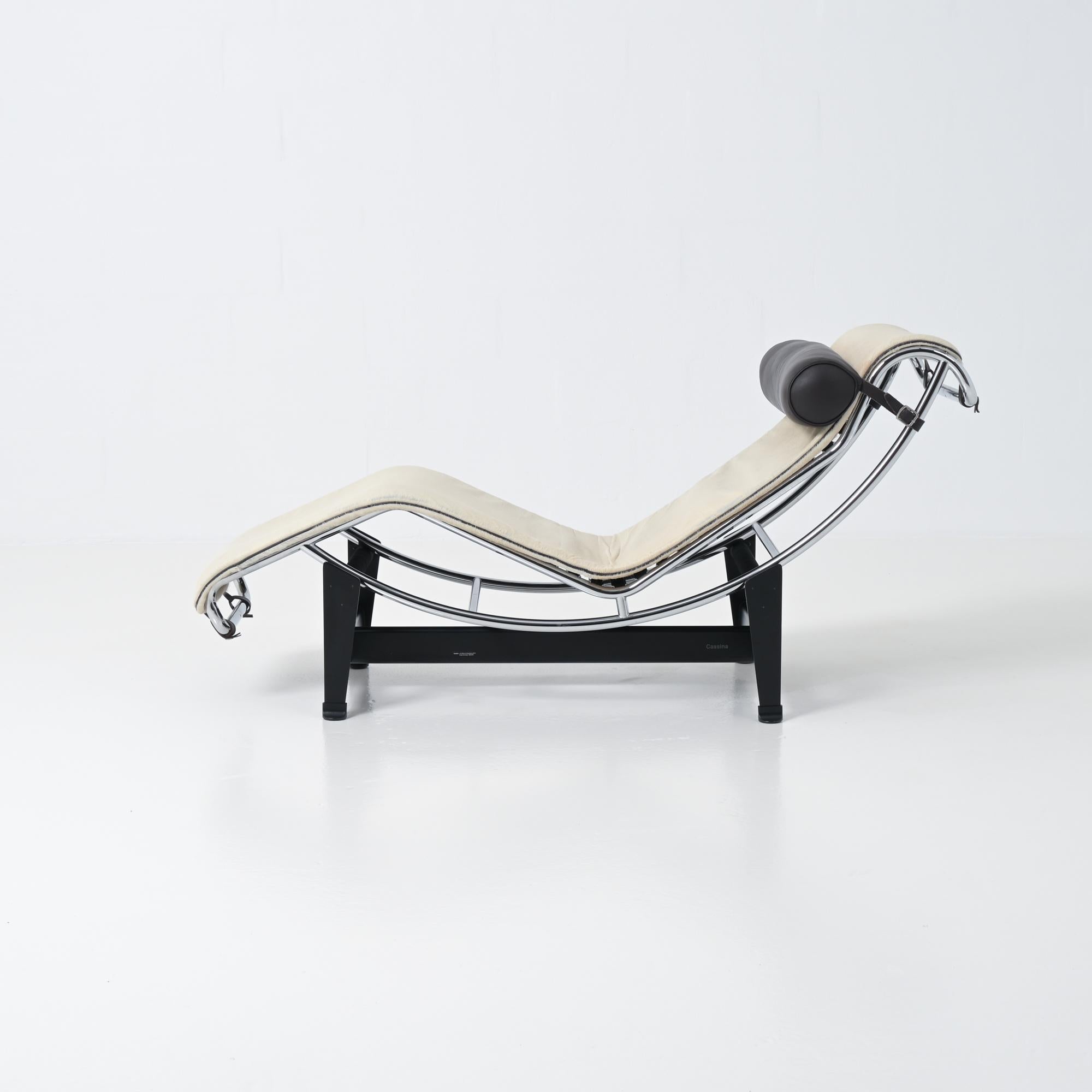 French LC4 Lounge Chair by Le Corbusier, Jeanneret et Perriand for Cassina limited For Sale