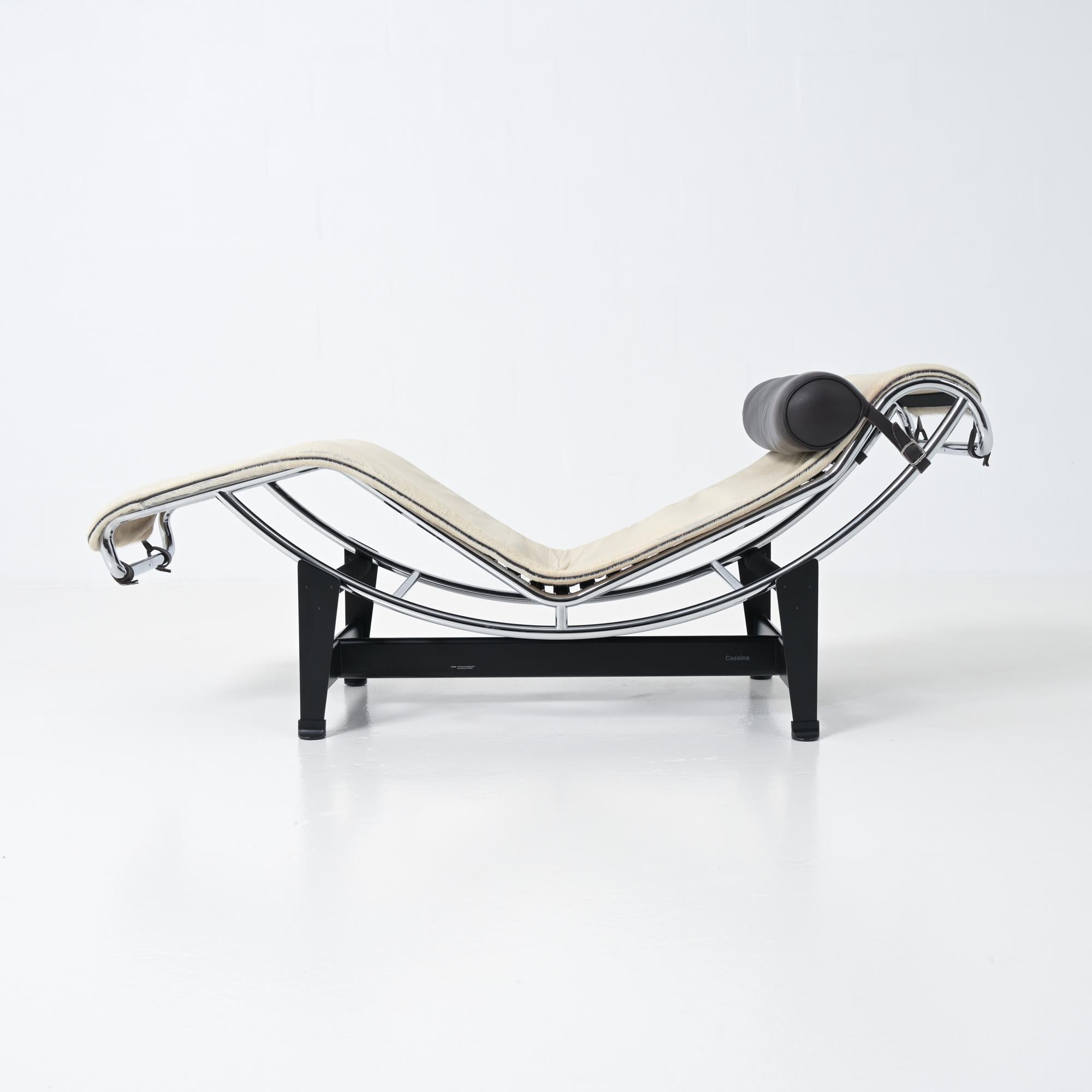 LC4 Lounge Chair by Le Corbusier, Jeanneret et Perriand for Cassina limited For Sale 1