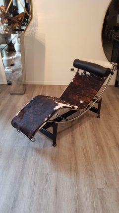LC4 Marked and Numbered Cow Skin Chaise-Lounge 1990s Production by Cassina