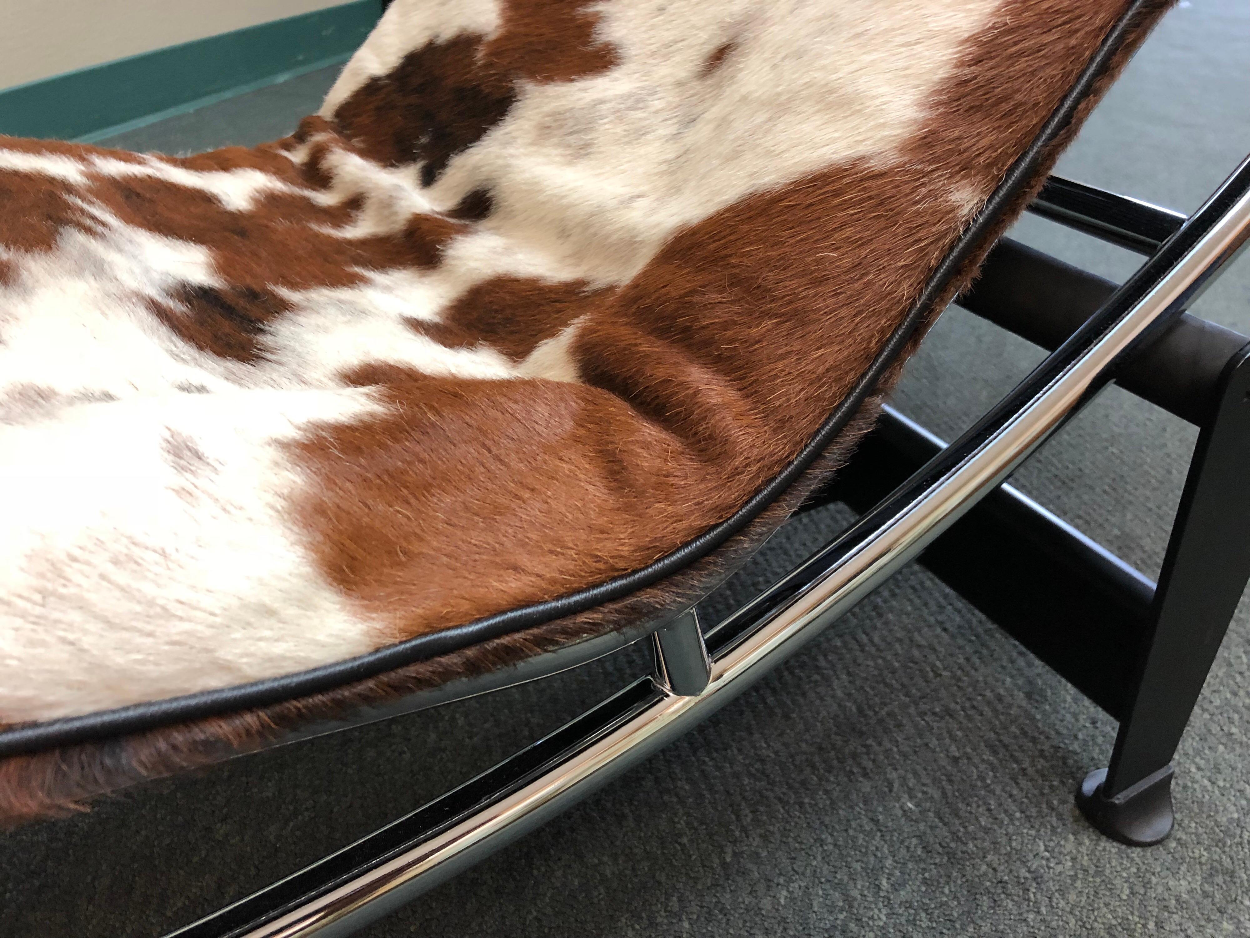 Cowhide LC4 Reproduction Hide Chaise Longue For Sale