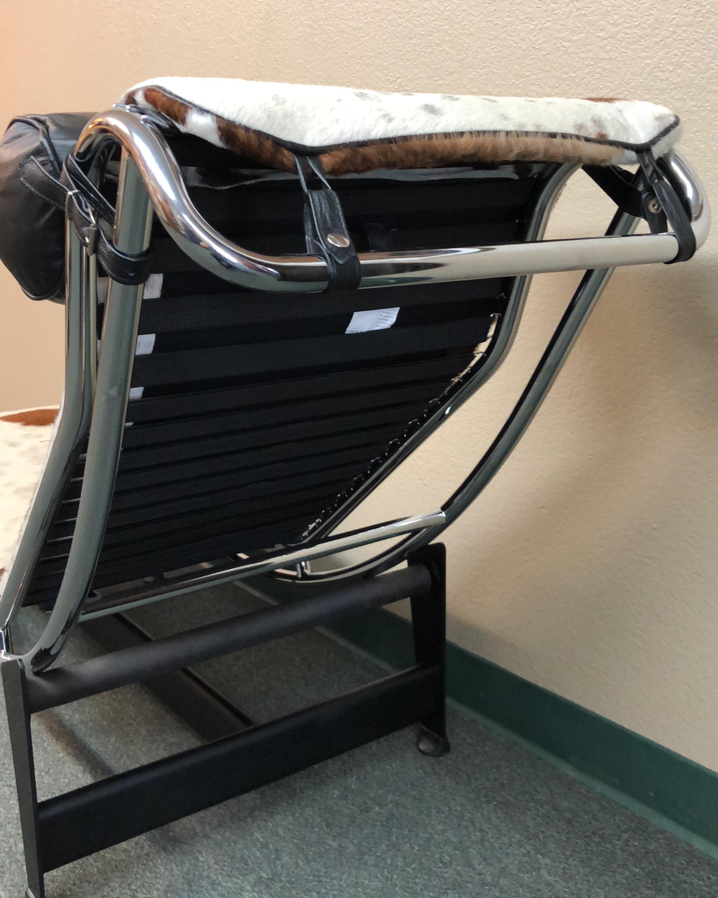LC4 Reproduction Hide Chaise Longue For Sale 7