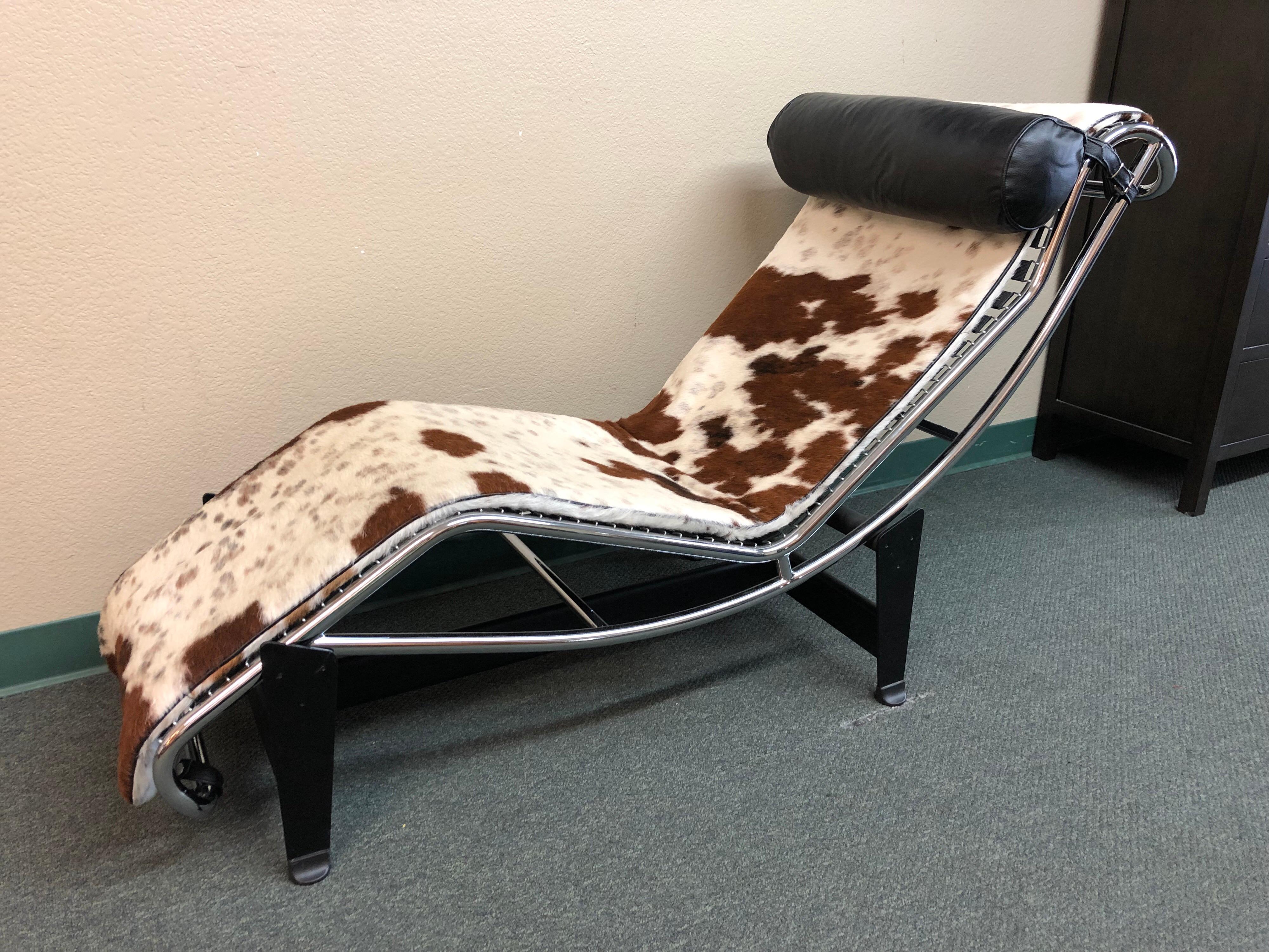 Cowhide LC4 Reproduction Hide Chaise Longue For Sale