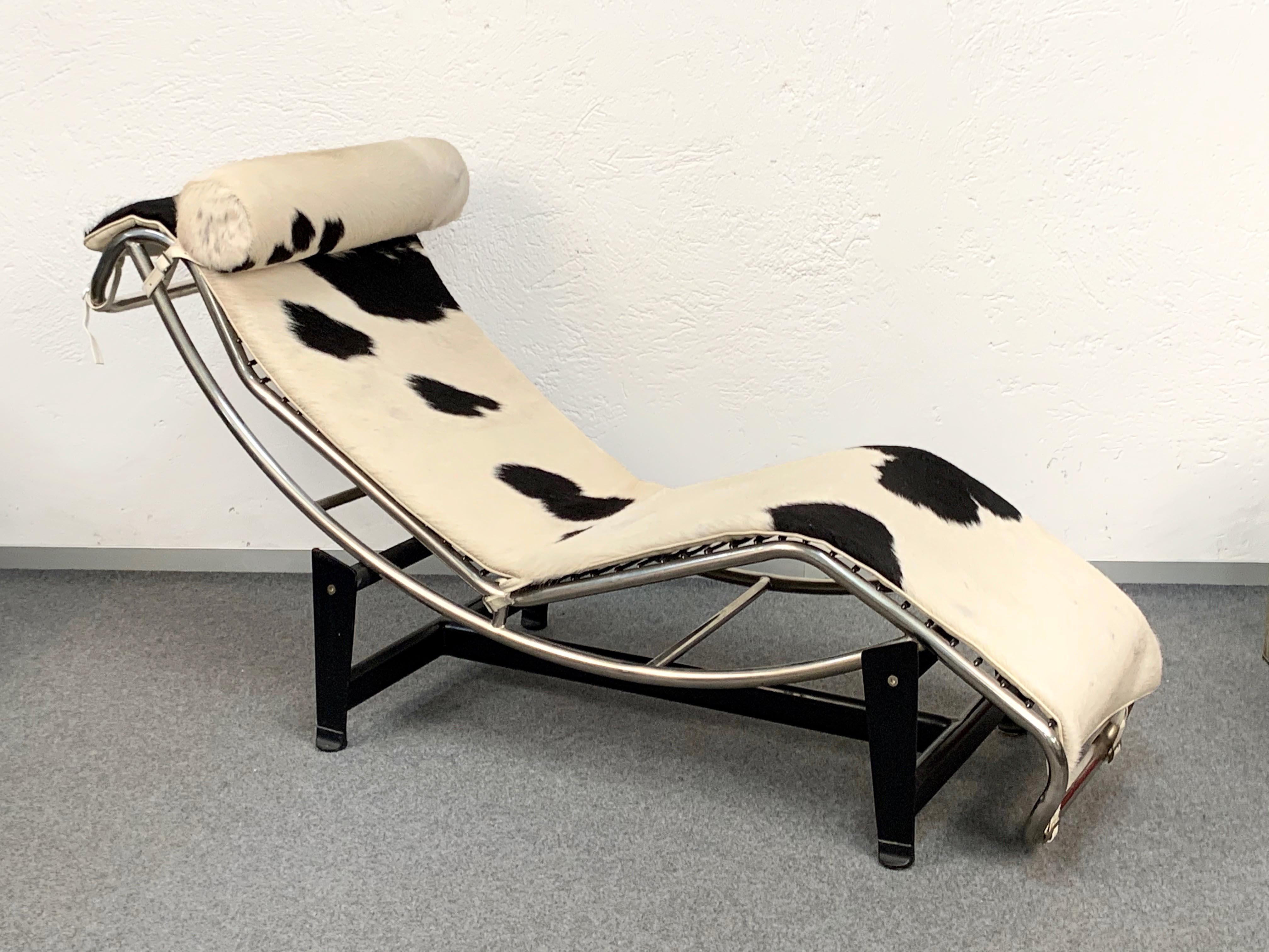 LC4 style lounge chair Le Corbusier and Charlotte Perriand in chrome steel and pony skin with cushion.

Designed in 1928 this chair became famous in 1965 with Cassina, the LC4 is the definitive chaise longue: built in a shape designed for