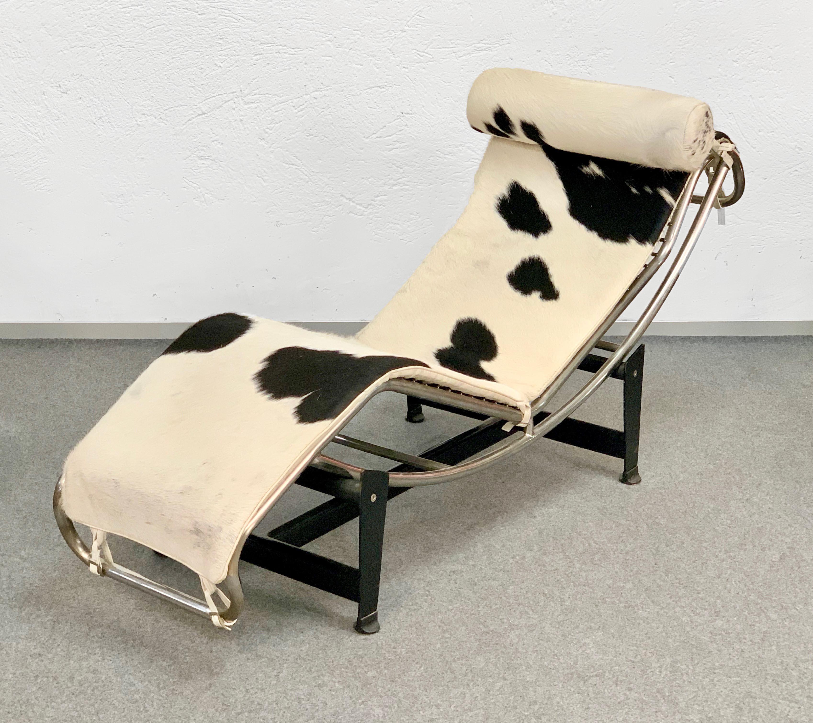 Italian LC4 Steel and Skin Chaise Longue by Le Corbusier, Perriand and Jeanneret, 1980s
