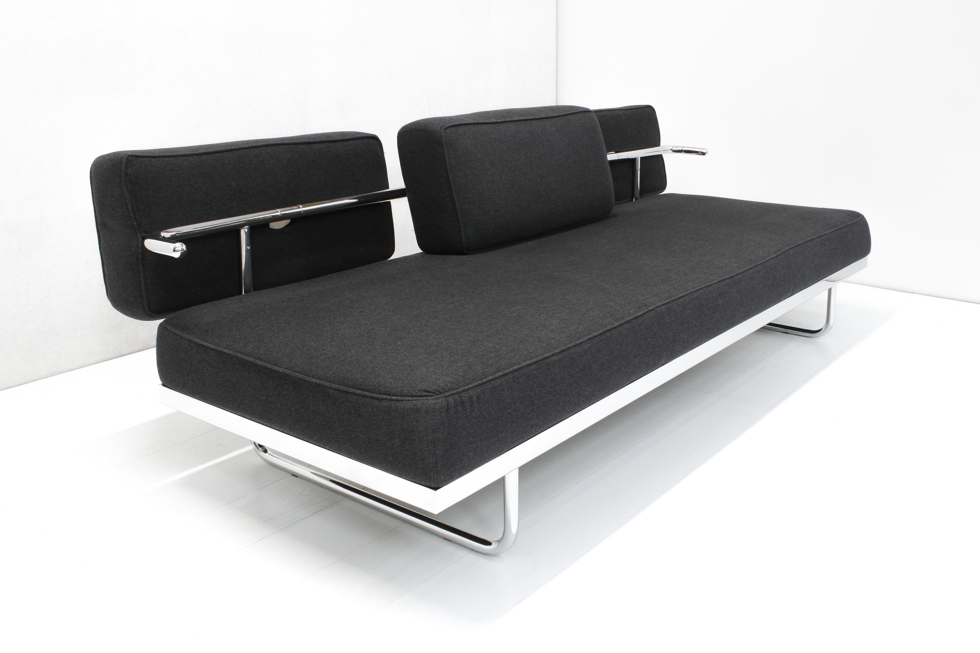 LC5 Daybed Sleeper Sofa by Le Corbusier & Charlotte Perriand for Cassina For Sale 5