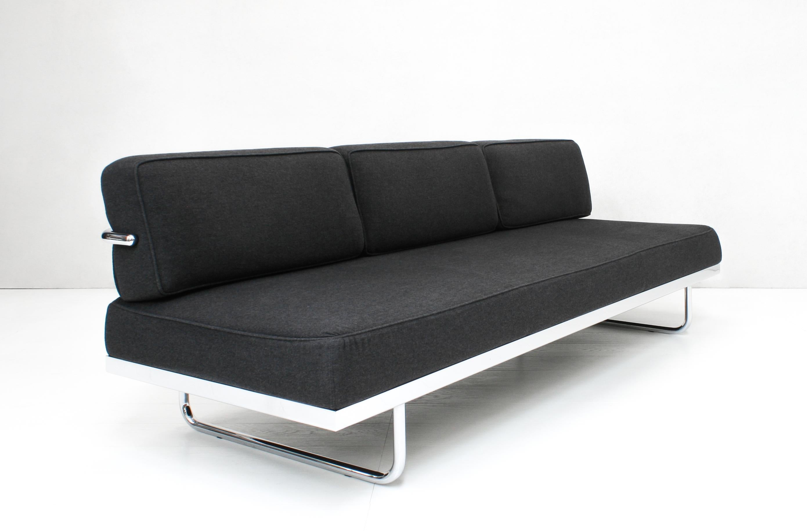 Bauhaus Canapé Sleeper Sofa LC5 de Le Corbusier et Charlotte Perriand pour Cassina en vente