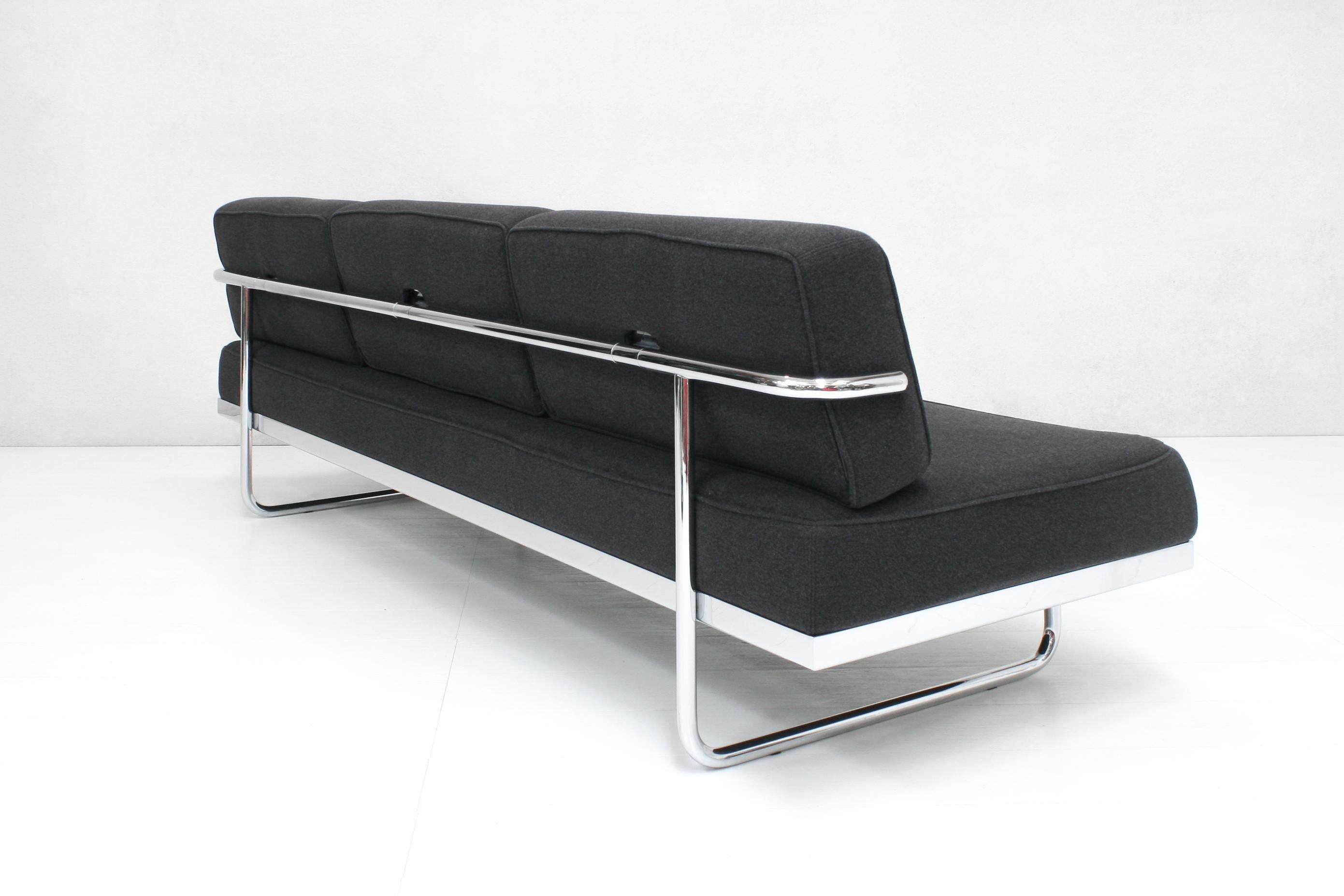 Italian LC5 Daybed Sleeper Sofa by Le Corbusier & Charlotte Perriand for Cassina For Sale