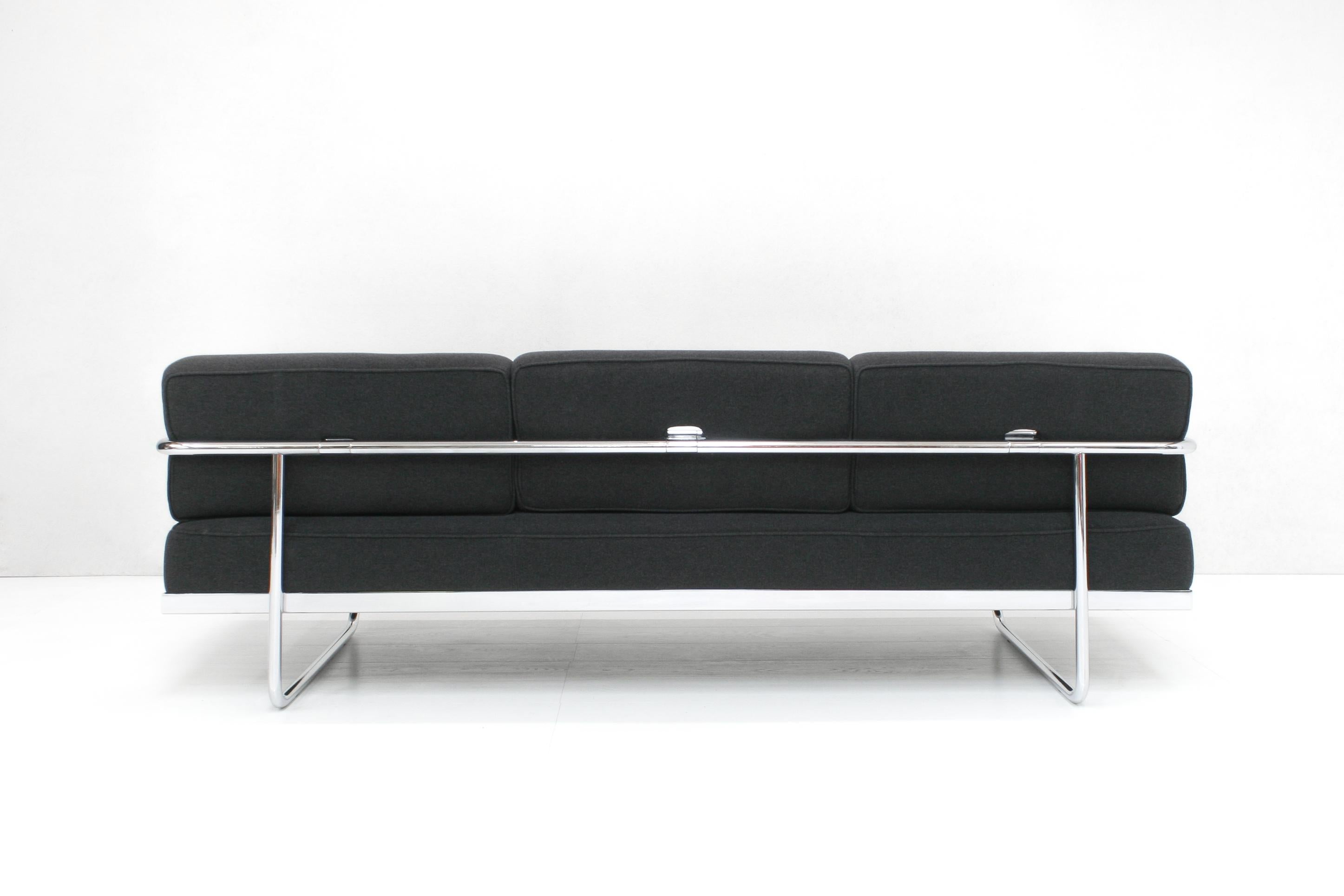 LC5 Daybed Sleeper Sofa by Le Corbusier & Charlotte Perriand for Cassina In Good Condition For Sale In Izegem, VWV