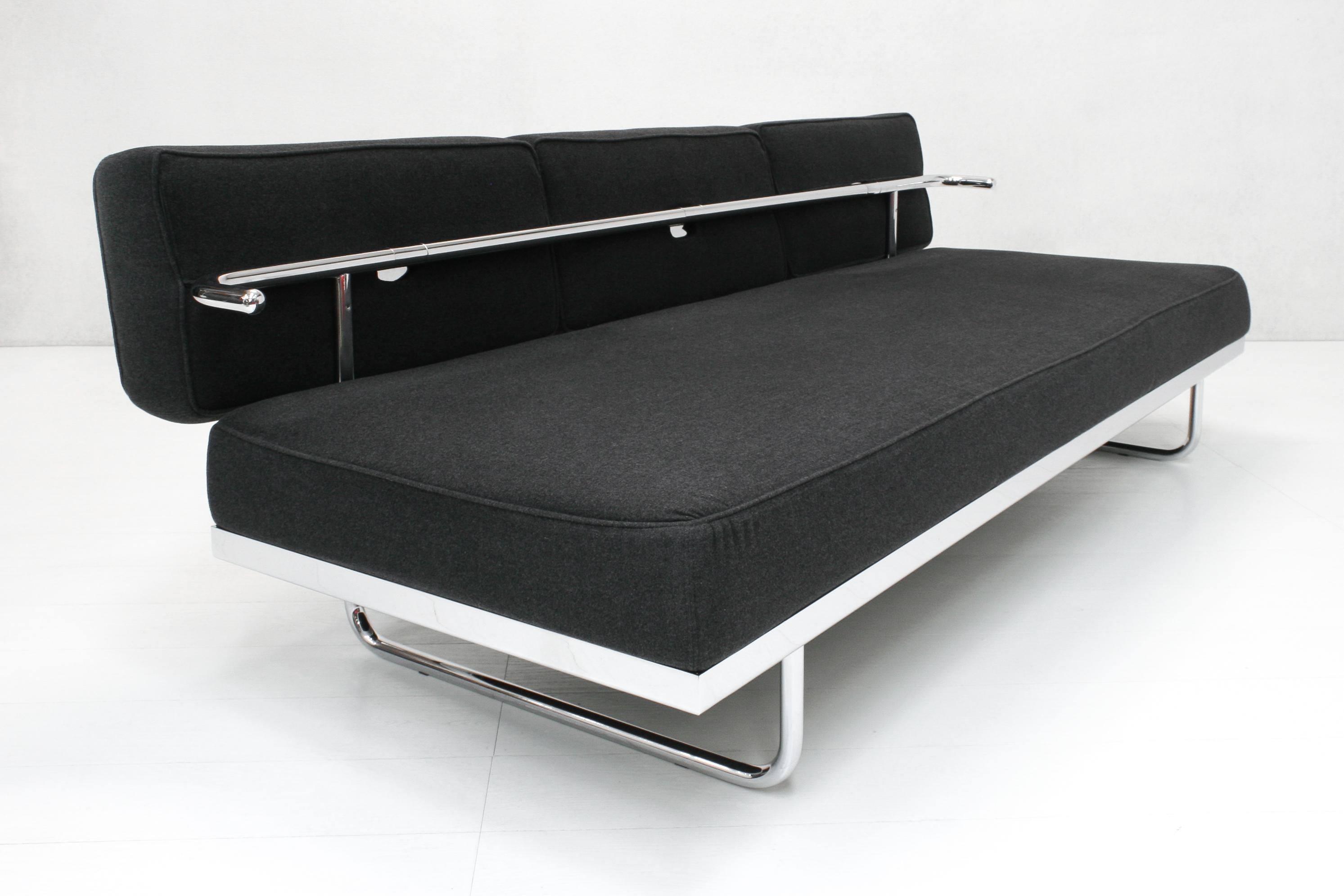 LC5 Daybed Sleeper Sofa by Le Corbusier & Charlotte Perriand for Cassina For Sale 1