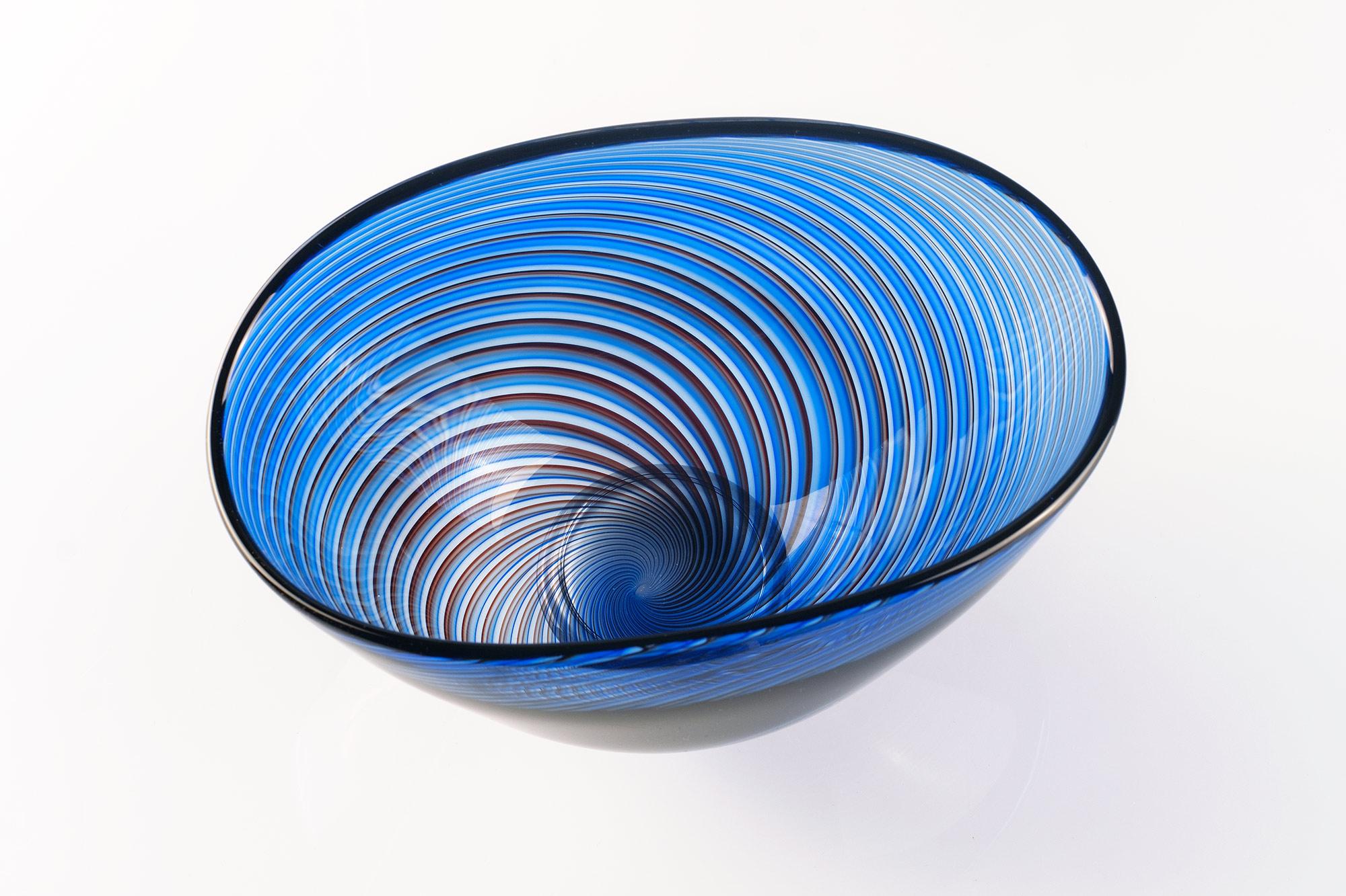Swedish LC5 Glass Bowl by Vicke Lindstrand for Kosta, Sweden For Sale